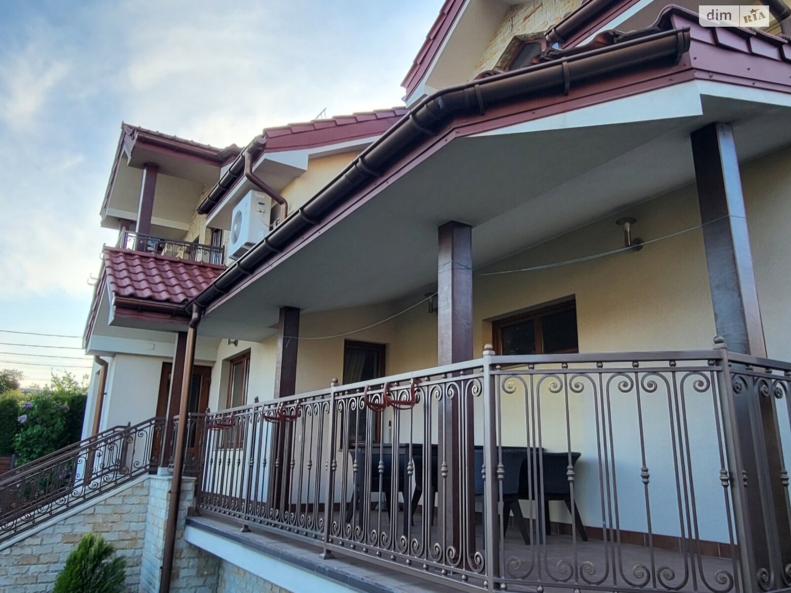 двухэтажный дом с гаражом, 251 кв. м, кирпич. Продажа в Львове район Лычаковский фото 1 двухэтажный дом с гаражом, 251 кв. м, кирпич. Продажа в Львове район Лычаковский фото 1