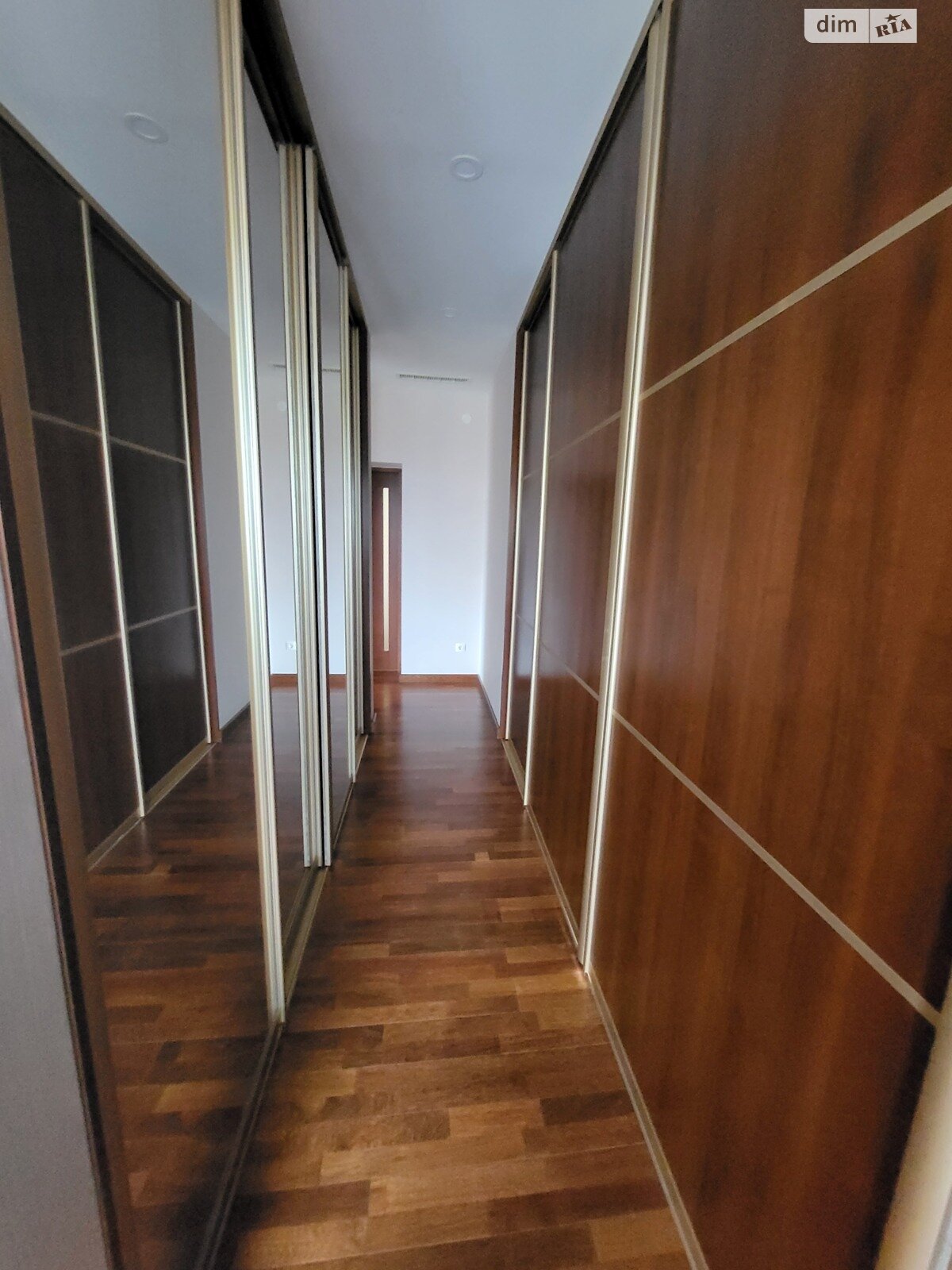 двухэтажный дом с гаражом, 251 кв. м, кирпич. Продажа в Львове район Лычаковский фото 1 двухэтажный дом с гаражом, 251 кв. м, кирпич. Продажа в Львове район Лычаковский фото 1