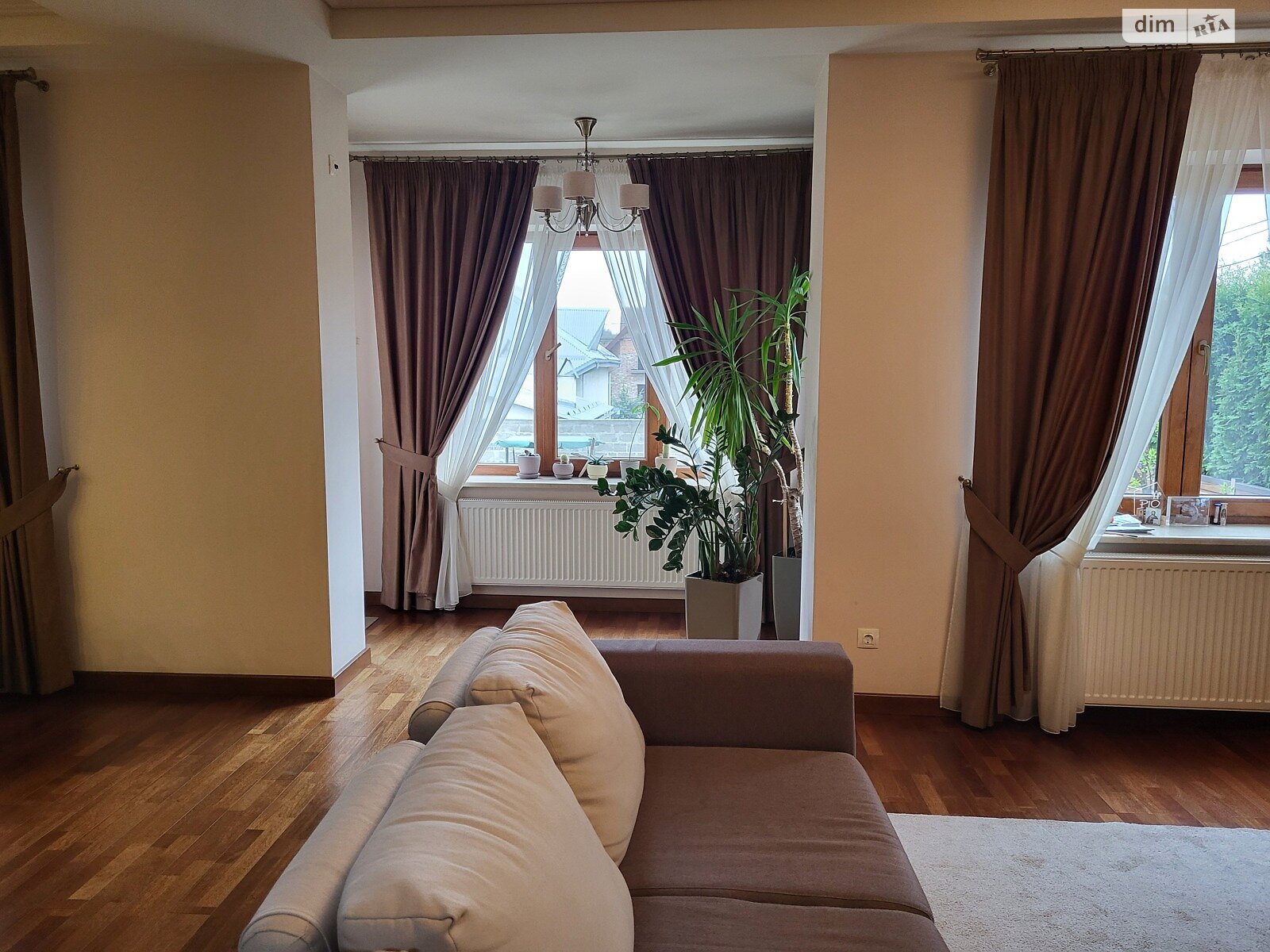 двухэтажный дом с гаражом, 251 кв. м, кирпич. Продажа в Львове район Лычаковский фото 1 двухэтажный дом с гаражом, 251 кв. м, кирпич. Продажа в Львове район Лычаковский фото 1