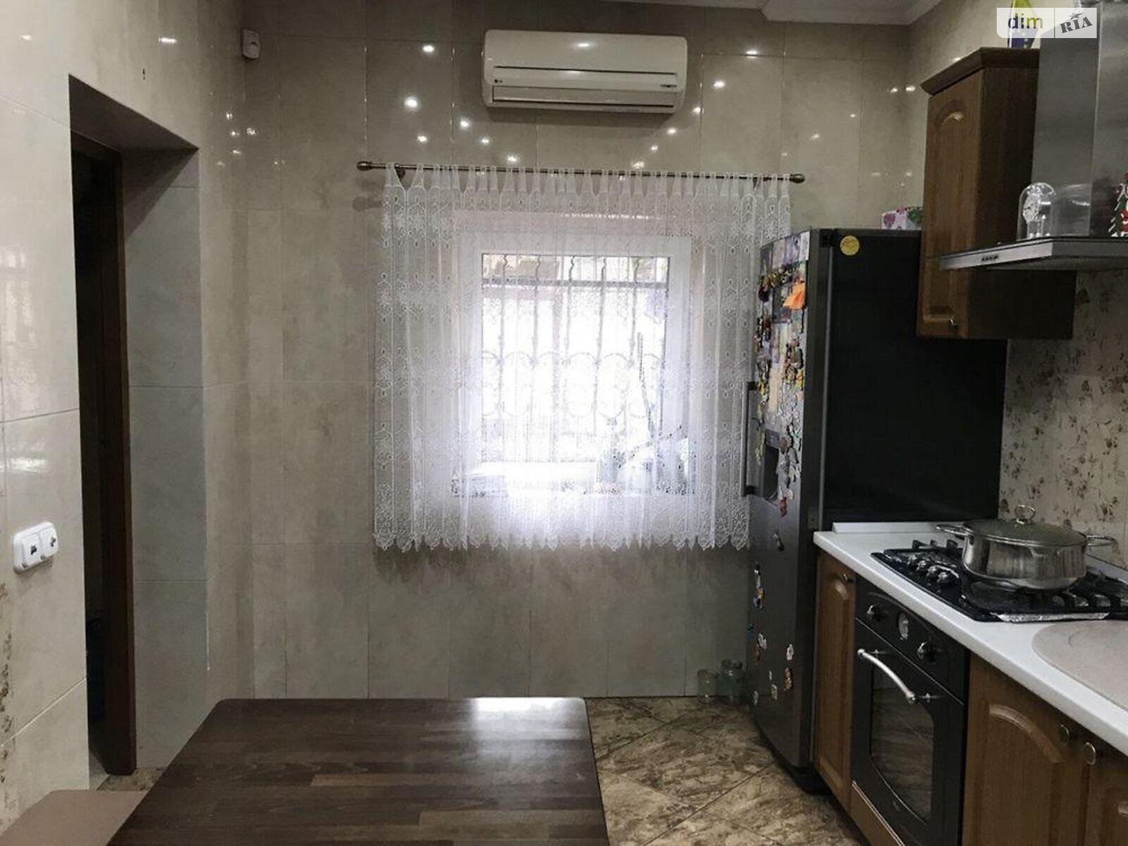 трехэтажный дом, 240 кв. м, кирпич. Продажа в Львове район Лычаковский фото 1