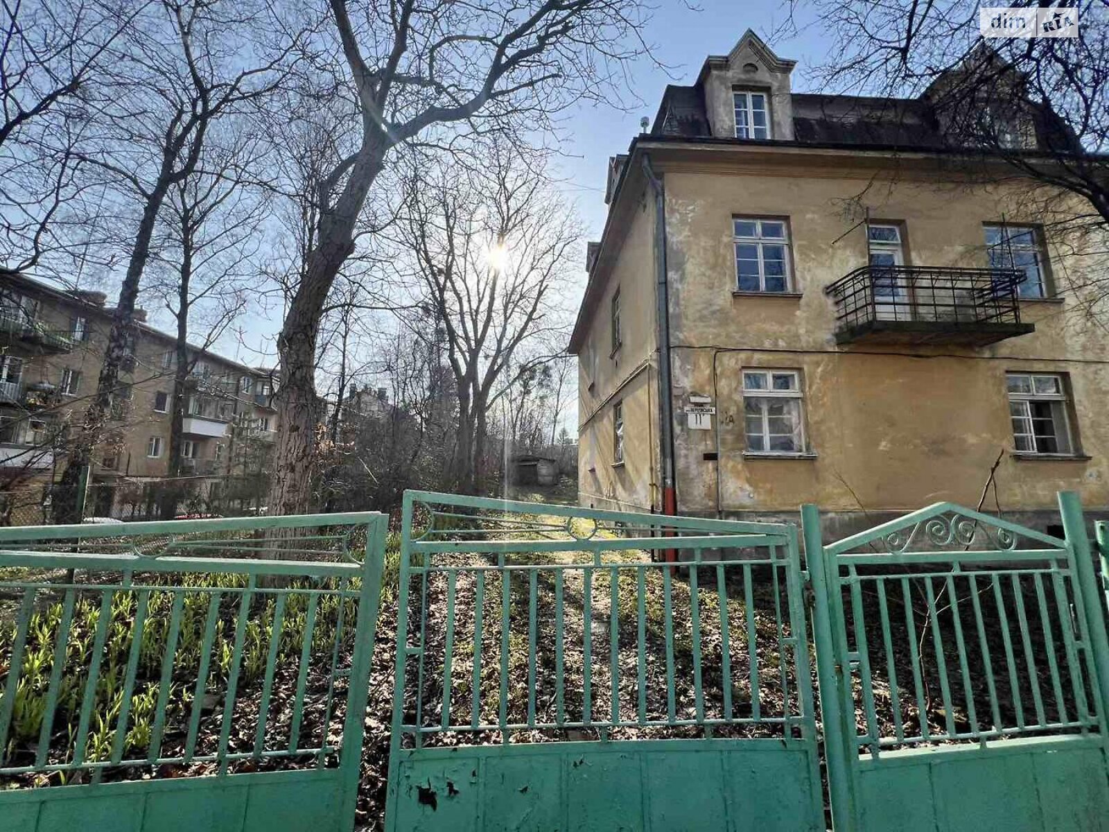 триповерховий будинок з опаленням, 400 кв. м, цегла. Продаж у Львові фото 1 триповерховий будинок з опаленням, 400 кв. м, цегла. Продаж у Львові фото 1