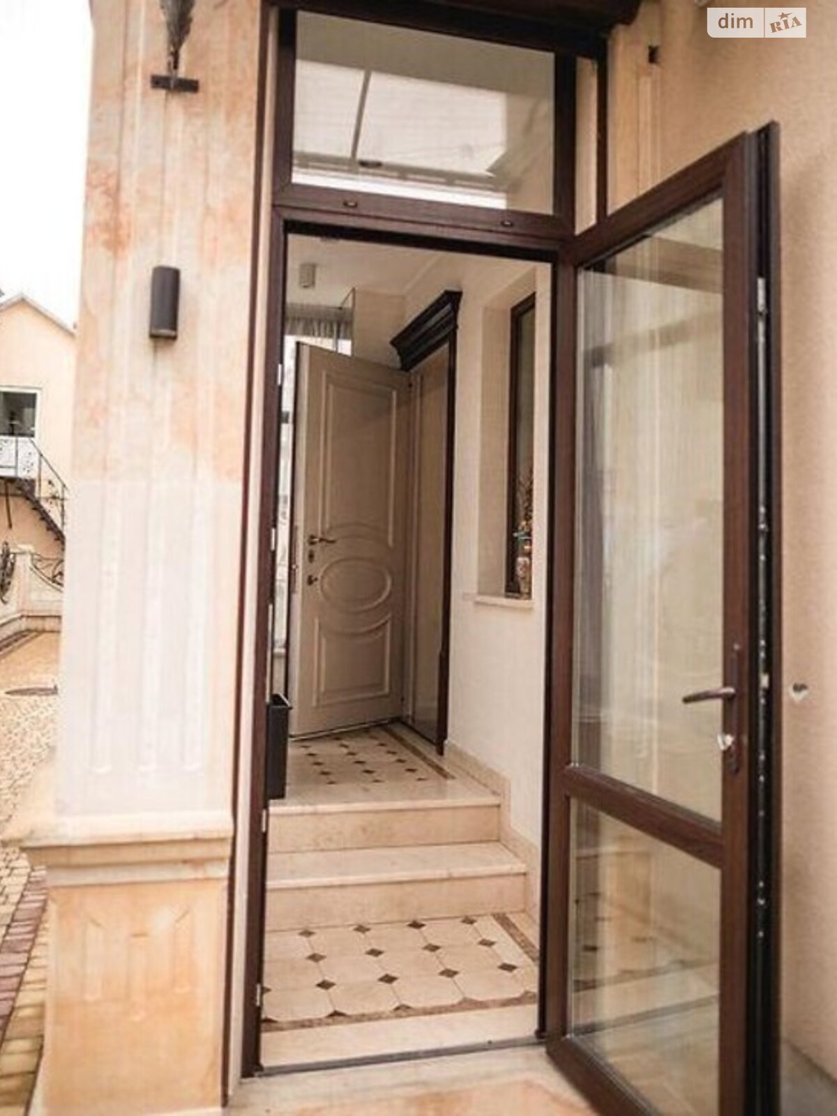 трехэтажный дом с балконом, 120 кв. м, кирпич. Продажа в Львове район Рясное фото 1 трехэтажный дом с балконом, 120 кв. м, кирпич. Продажа в Львове район Рясное фото 1