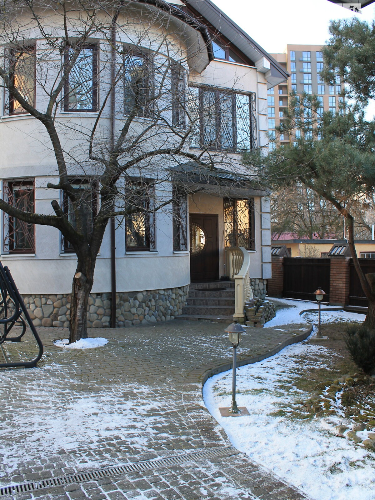 трехэтажный дом с верандой, 362 кв. м, кирпич. Продажа в Львове район Шевченковский фото 1 трехэтажный дом с верандой, 362 кв. м, кирпич. Продажа в Львове район Шевченковский фото 1