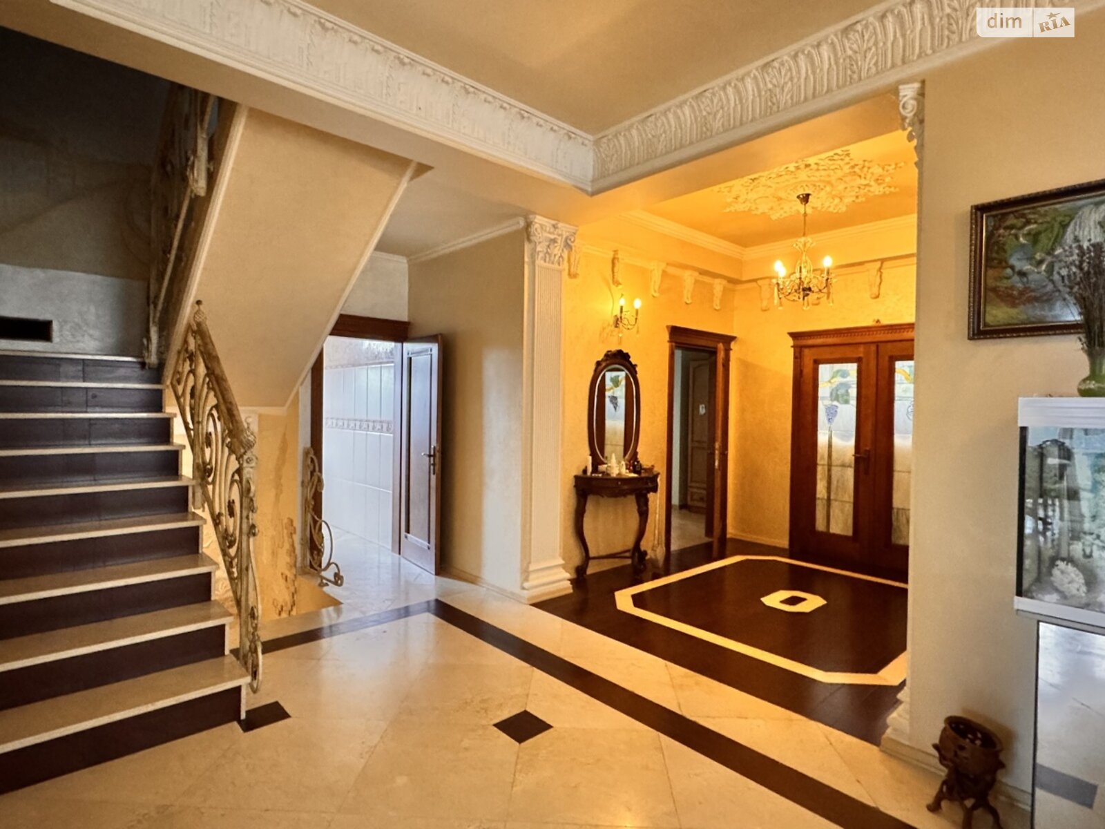 трехэтажный дом с верандой, 462 кв. м, кирпич. Продажа в Львове район Сыховский фото 1