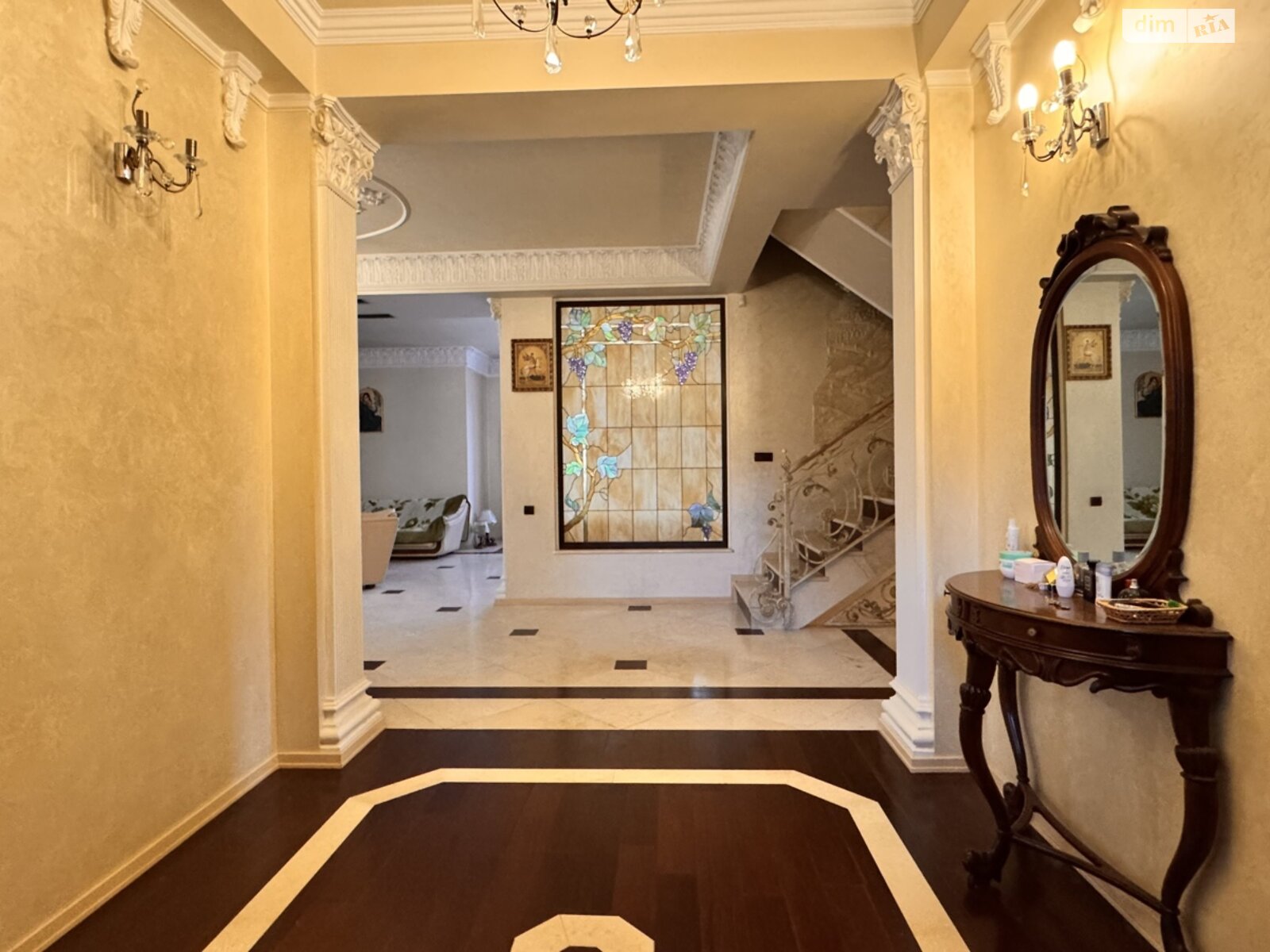 трехэтажный дом с верандой, 462 кв. м, кирпич. Продажа в Львове район Сыховский фото 1