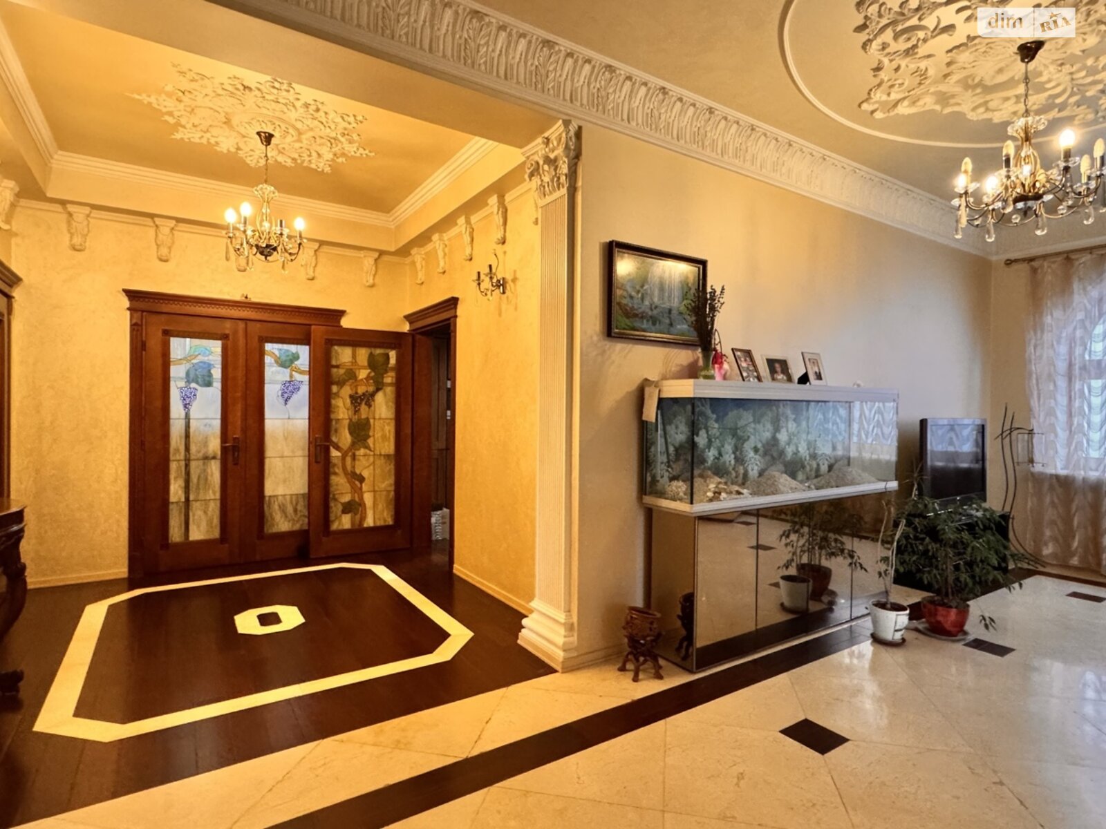 трехэтажный дом с верандой, 462 кв. м, кирпич. Продажа в Львове район Сыховский фото 1