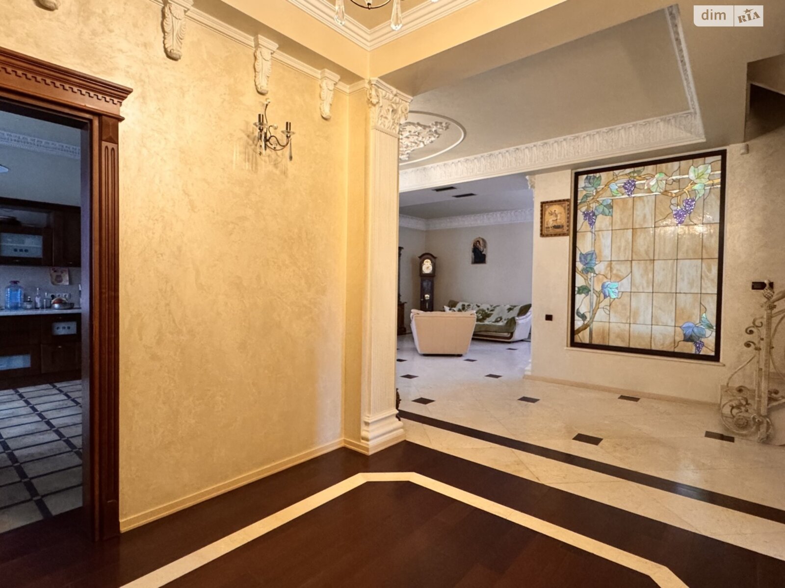 трехэтажный дом с верандой, 462 кв. м, кирпич. Продажа в Львове район Сыховский фото 1