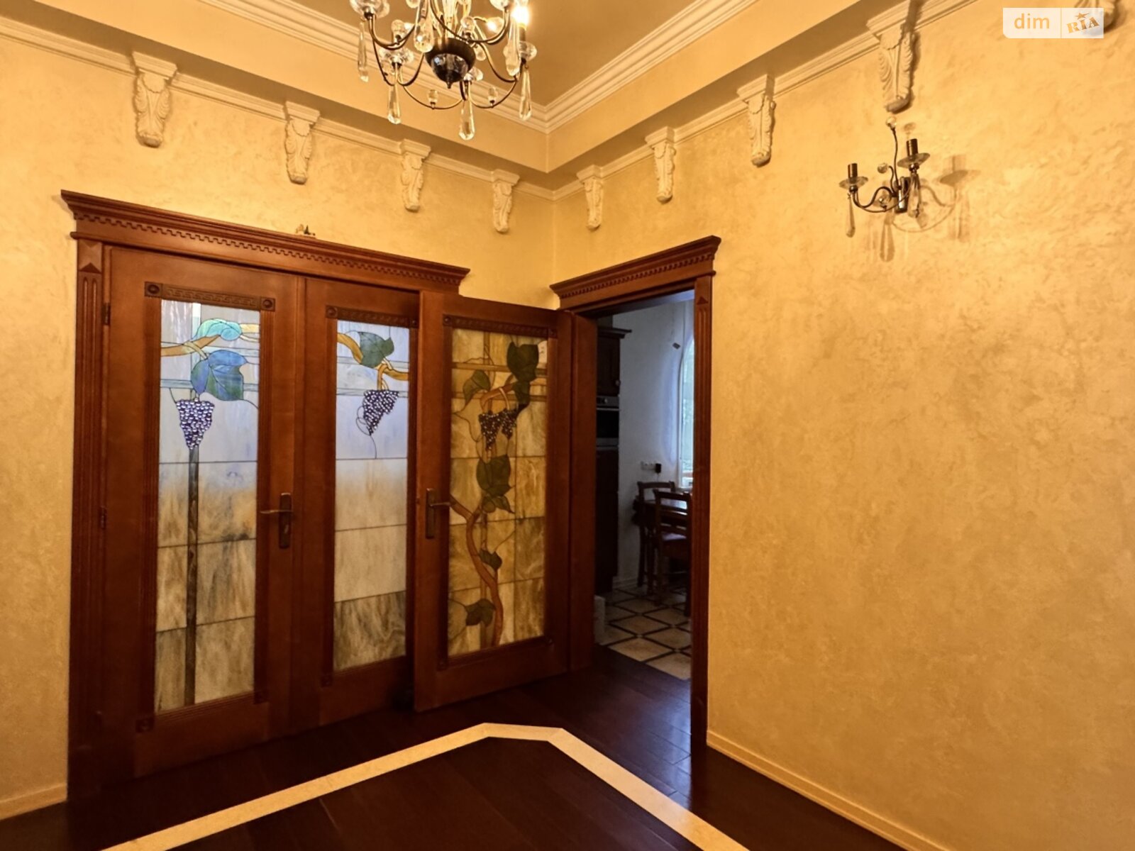 трехэтажный дом с верандой, 462 кв. м, кирпич. Продажа в Львове район Сыховский фото 1