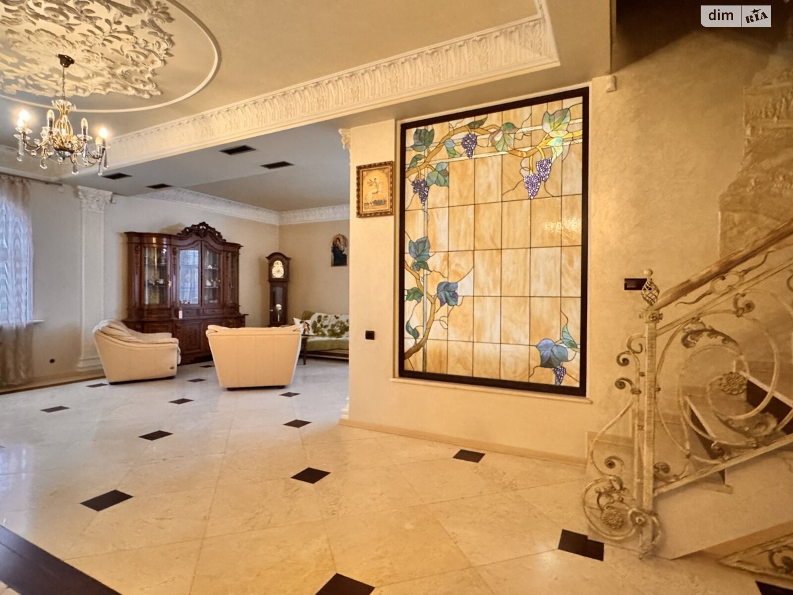 трехэтажный дом с верандой, 462 кв. м, кирпич. Продажа в Львове район Сыховский фото 1