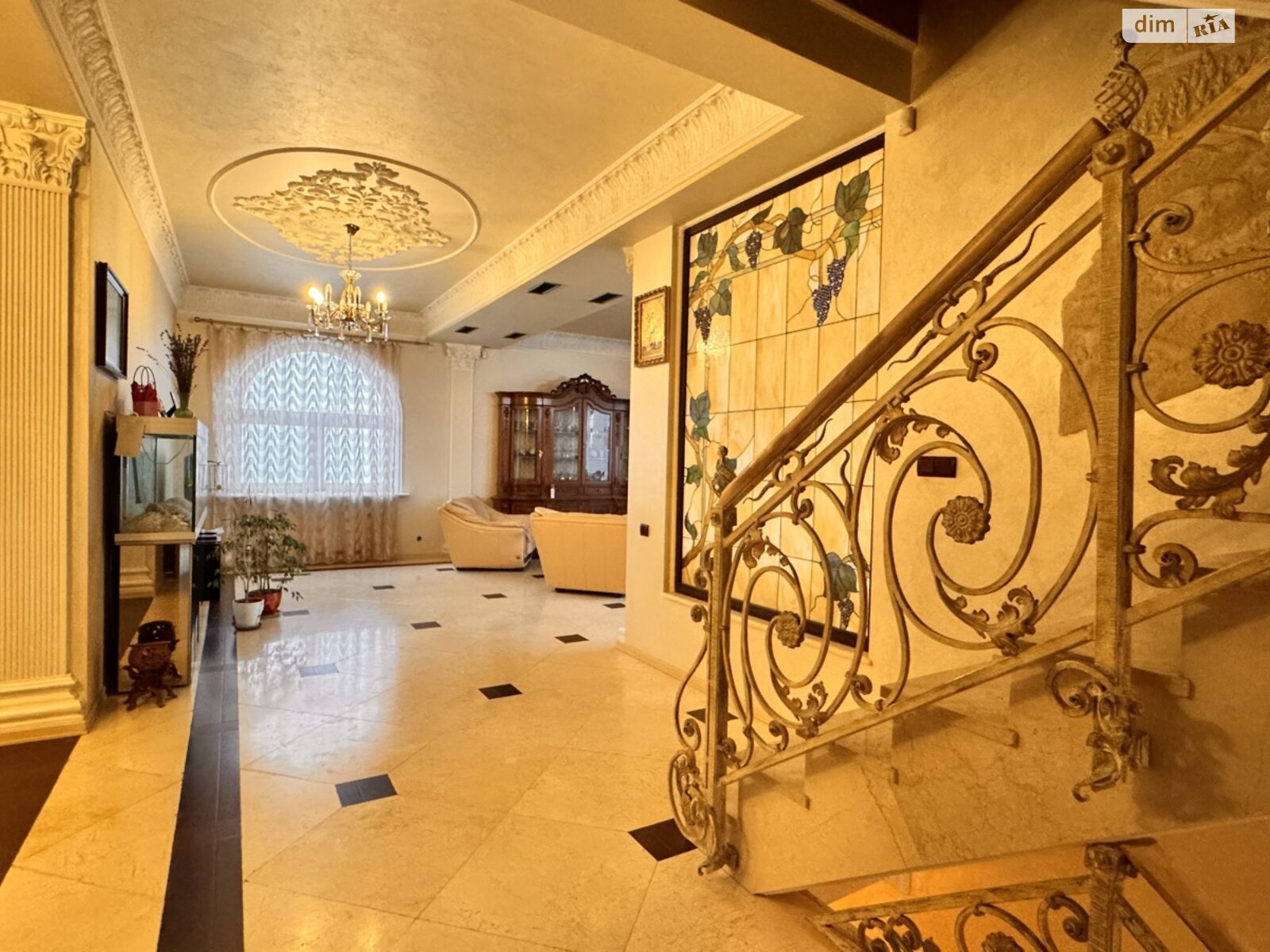 трехэтажный дом с верандой, 462 кв. м, кирпич. Продажа в Львове район Сыховский фото 1