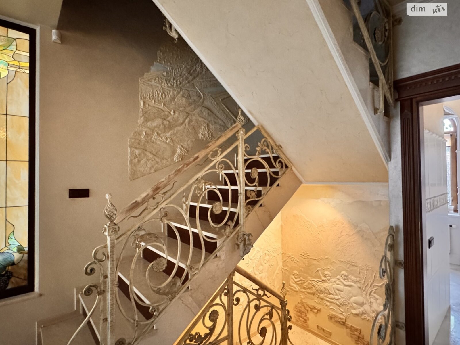 трехэтажный дом с верандой, 462 кв. м, кирпич. Продажа в Львове район Сыховский фото 1