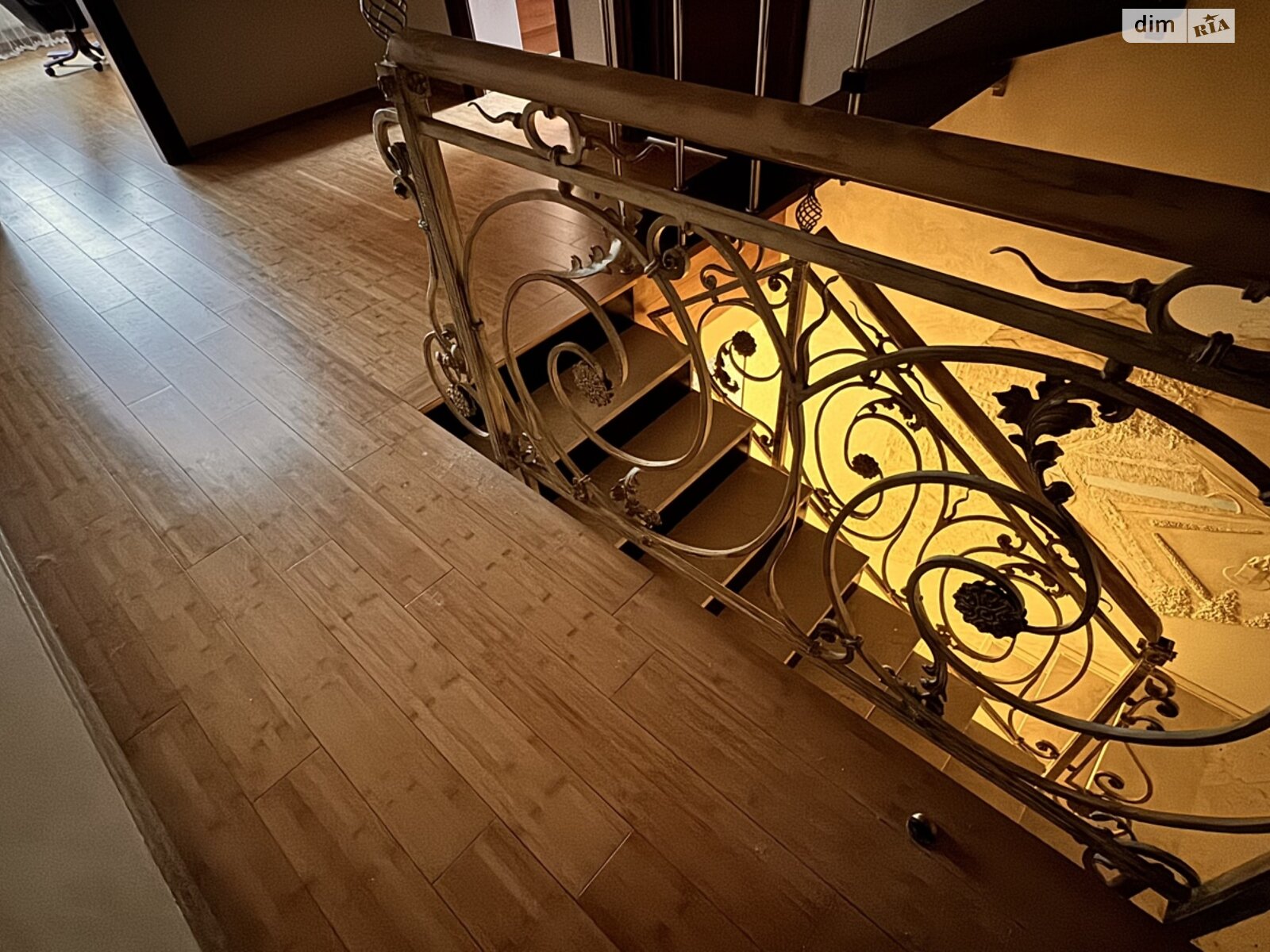 трехэтажный дом с верандой, 462 кв. м, кирпич. Продажа в Львове район Сыховский фото 1