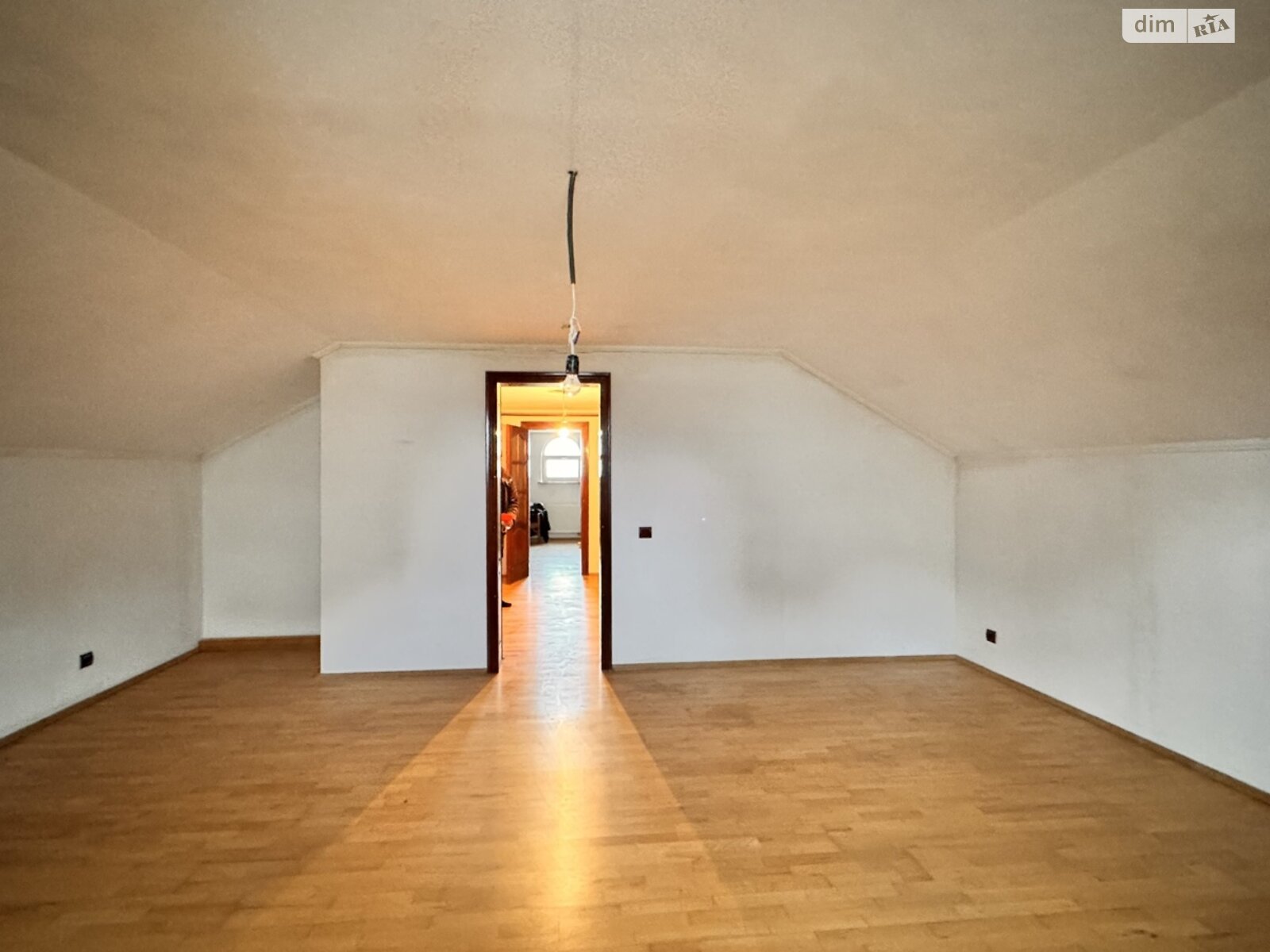 трехэтажный дом с верандой, 462 кв. м, кирпич. Продажа в Львове район Сыховский фото 1