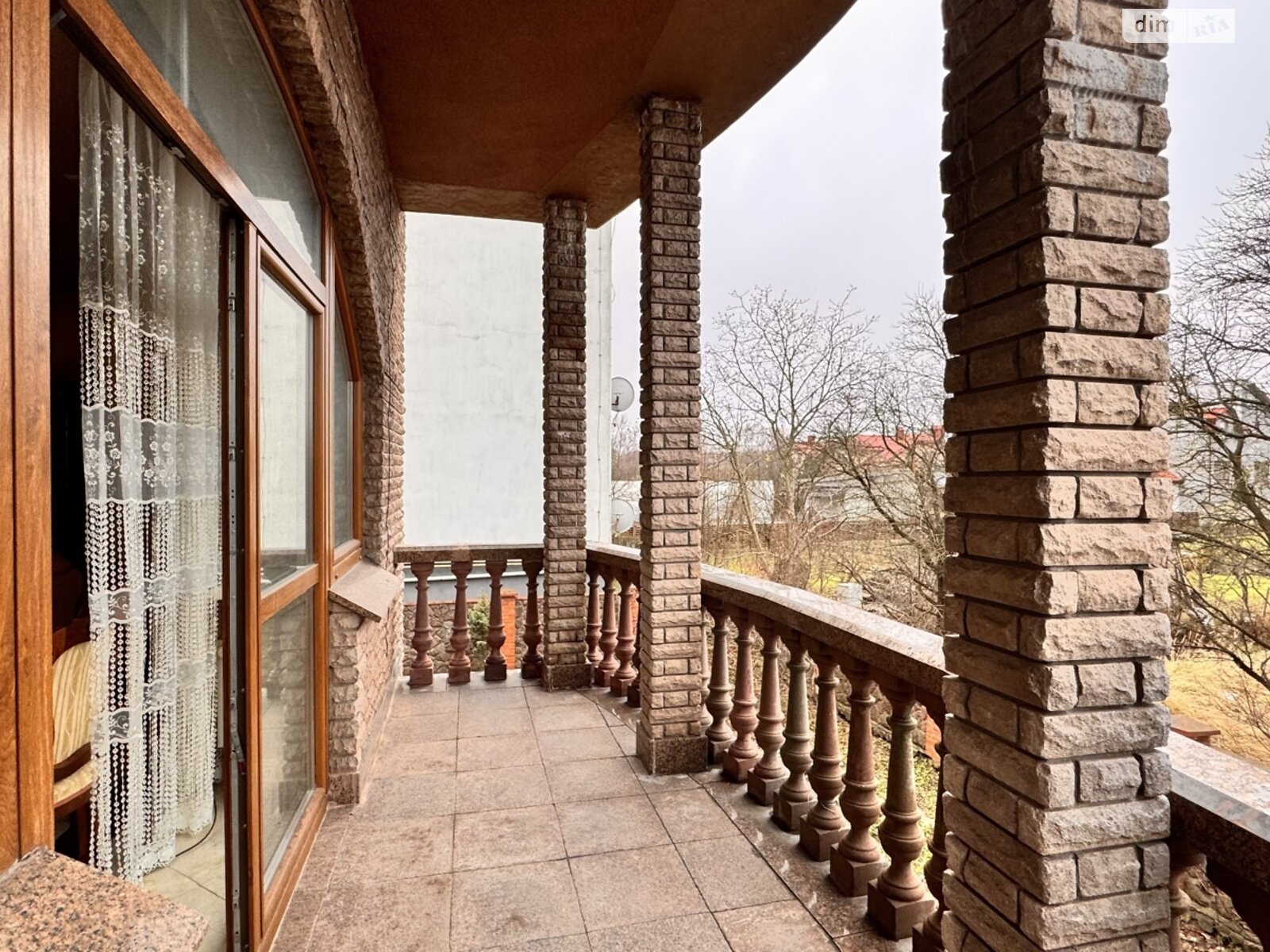 трехэтажный дом с верандой, 462 кв. м, кирпич. Продажа в Львове район Сыховский фото 1