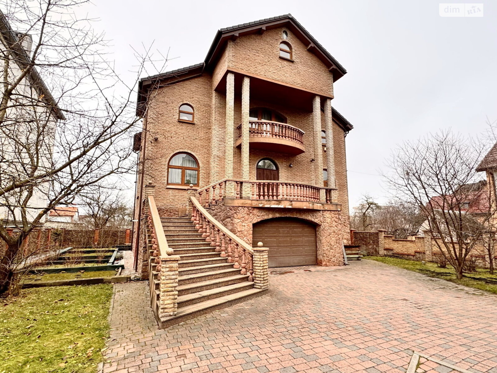 трехэтажный дом с верандой, 462 кв. м, кирпич. Продажа в Львове район Сыховский фото 1