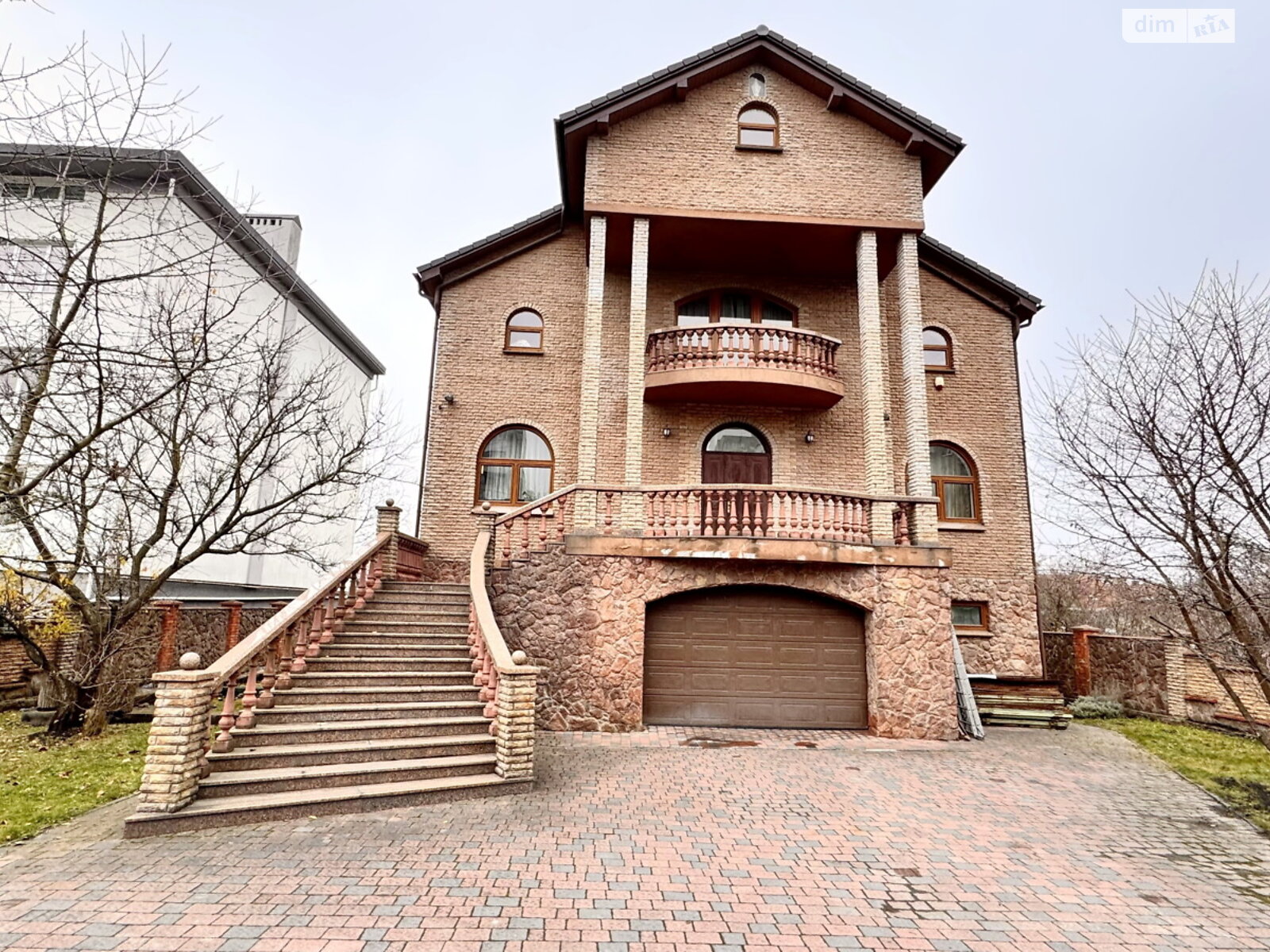 трехэтажный дом с верандой, 462 кв. м, кирпич. Продажа в Львове район Сыховский фото 1