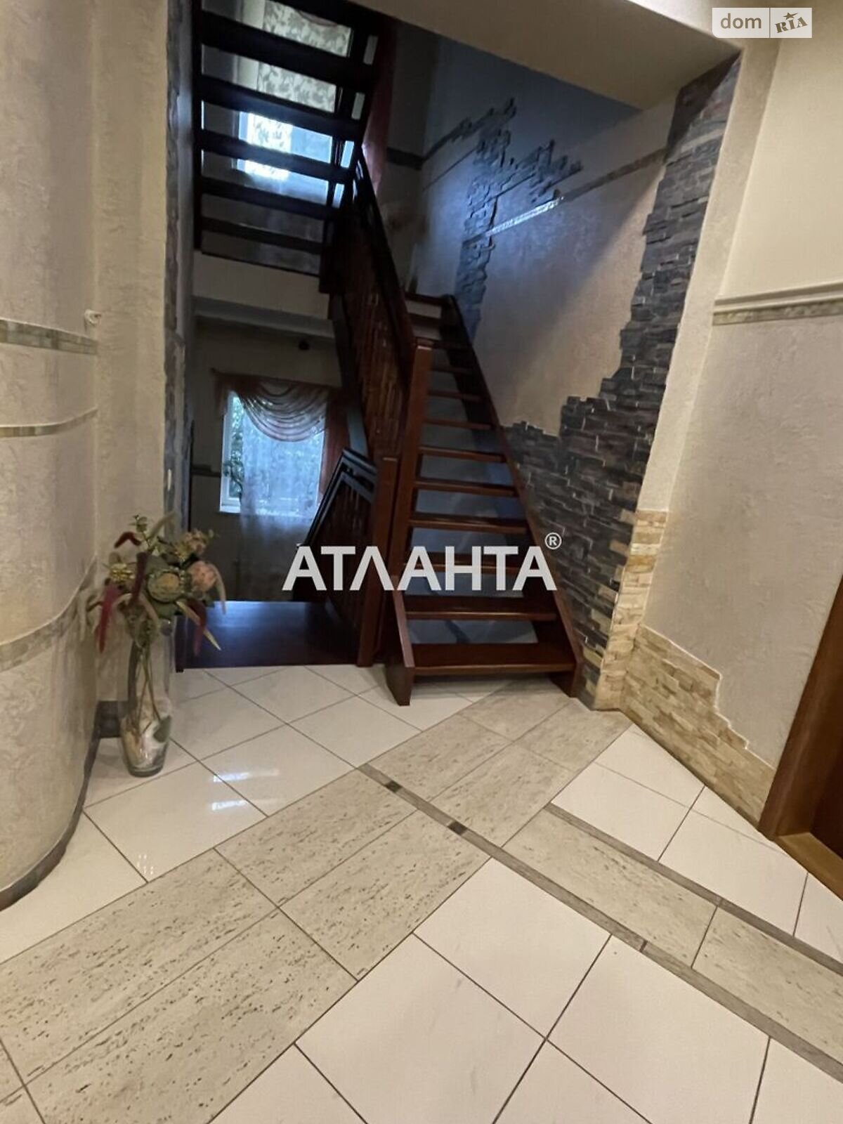 трехэтажный дом, 409.8 кв. м, кирпич. Продажа в Львове район Сыховский фото 1