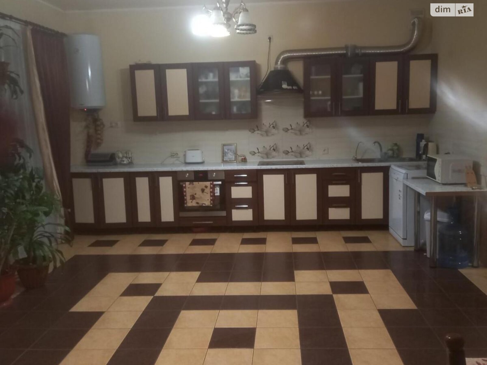 двухэтажный дом с гаражом, 130.4 кв. м, кирпич. Продажа в Львове район Центр фото 1 двухэтажный дом с гаражом, 130.4 кв. м, кирпич. Продажа в Львове район Центр фото 1