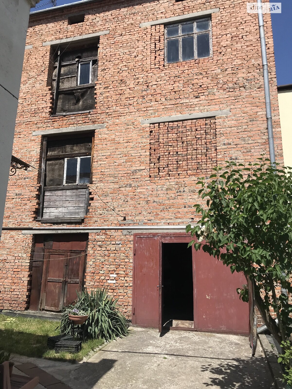 трехэтажный дом, 360 кв. м, кирпич. Продажа в Львове район Яловец фото 1 трехэтажный дом, 360 кв. м, кирпич. Продажа в Львове район Яловец фото 1