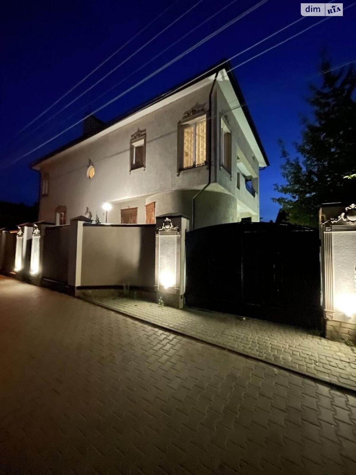двоповерховий будинок з гаражем, 370 кв. м, цегла. Продаж в Львові, район Залізничний фото 1 двоповерховий будинок з гаражем, 370 кв. м, цегла. Продаж в Львові, район Залізничний фото 1