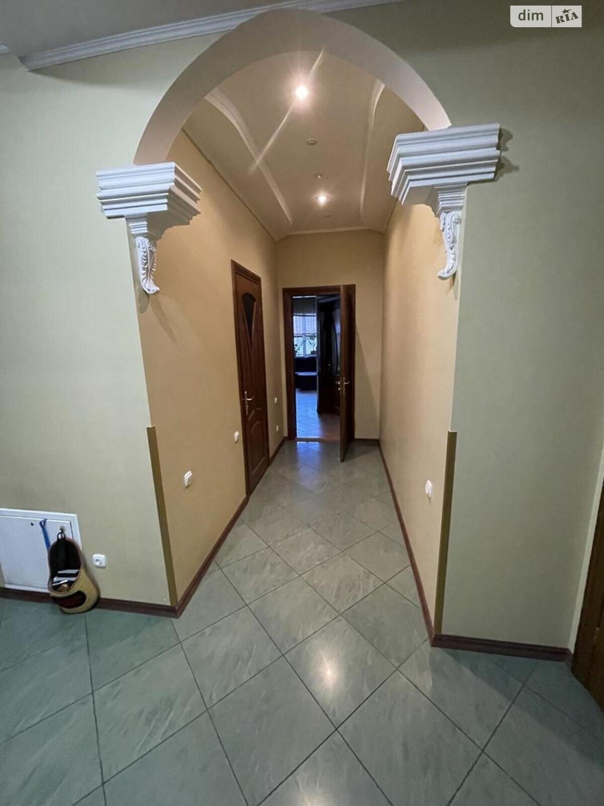 двоповерховий будинок з гаражем, 370 кв. м, цегла. Продаж в Львові, район Залізничний фото 1 двоповерховий будинок з гаражем, 370 кв. м, цегла. Продаж в Львові, район Залізничний фото 1