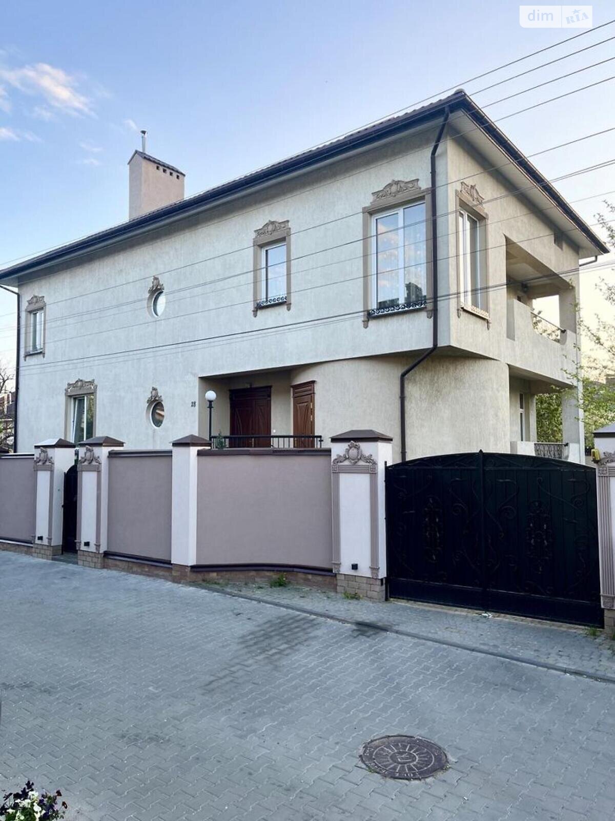 двоповерховий будинок з гаражем, 370 кв. м, цегла. Продаж в Львові, район Залізничний фото 1 двоповерховий будинок з гаражем, 370 кв. м, цегла. Продаж в Львові, район Залізничний фото 1