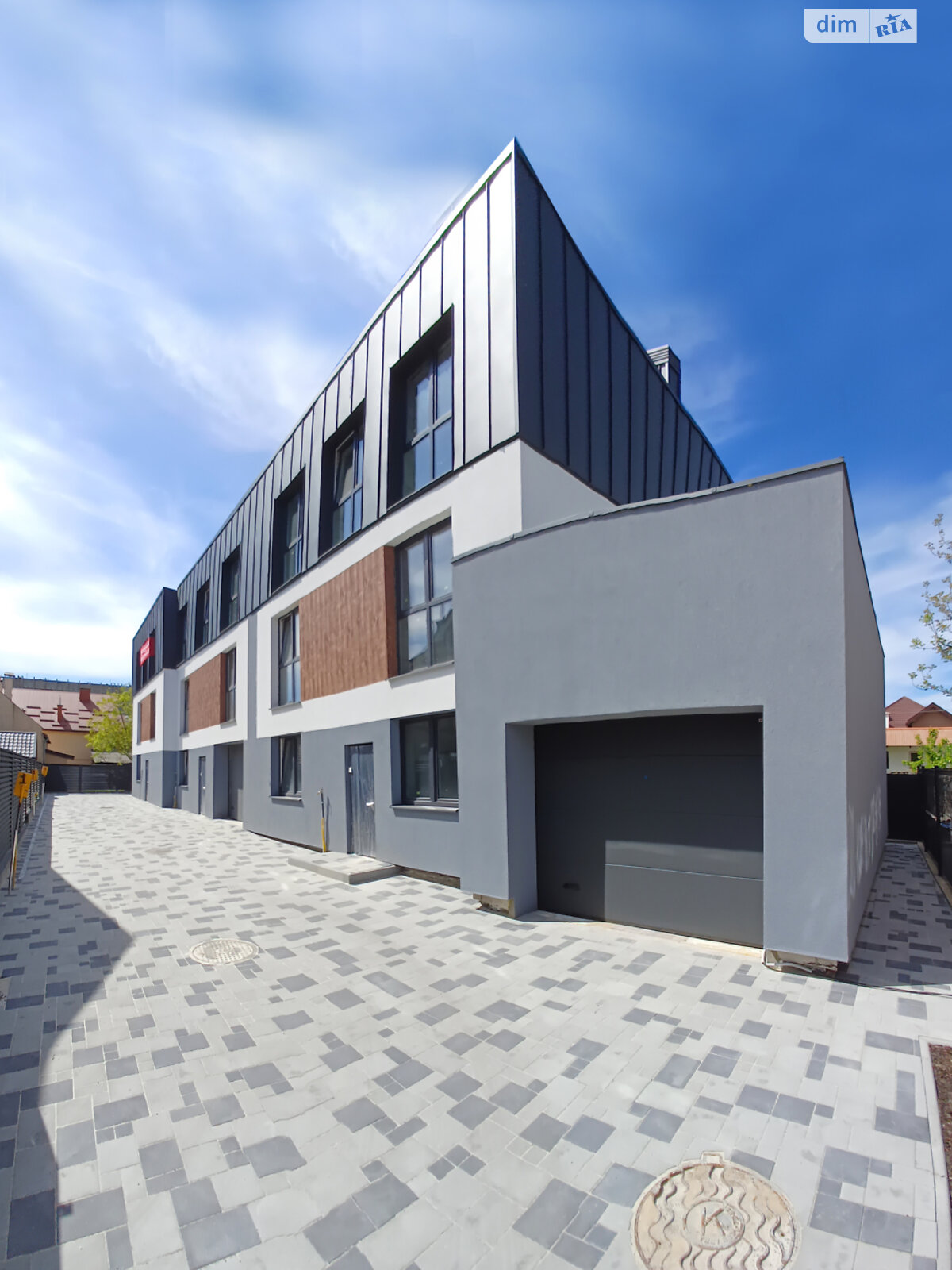 триповерховий будинок, 525 кв. м, газобетон. Продаж в Львові, район Залізничний фото 1 триповерховий будинок, 525 кв. м, газобетон. Продаж в Львові, район Залізничний фото 1