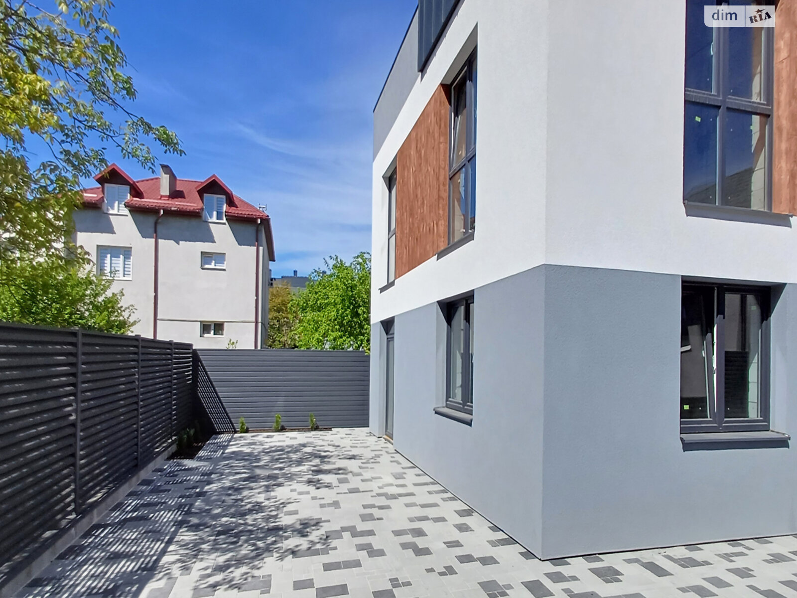 триповерховий будинок, 525 кв. м, газобетон. Продаж в Львові, район Залізничний фото 1 триповерховий будинок, 525 кв. м, газобетон. Продаж в Львові, район Залізничний фото 1