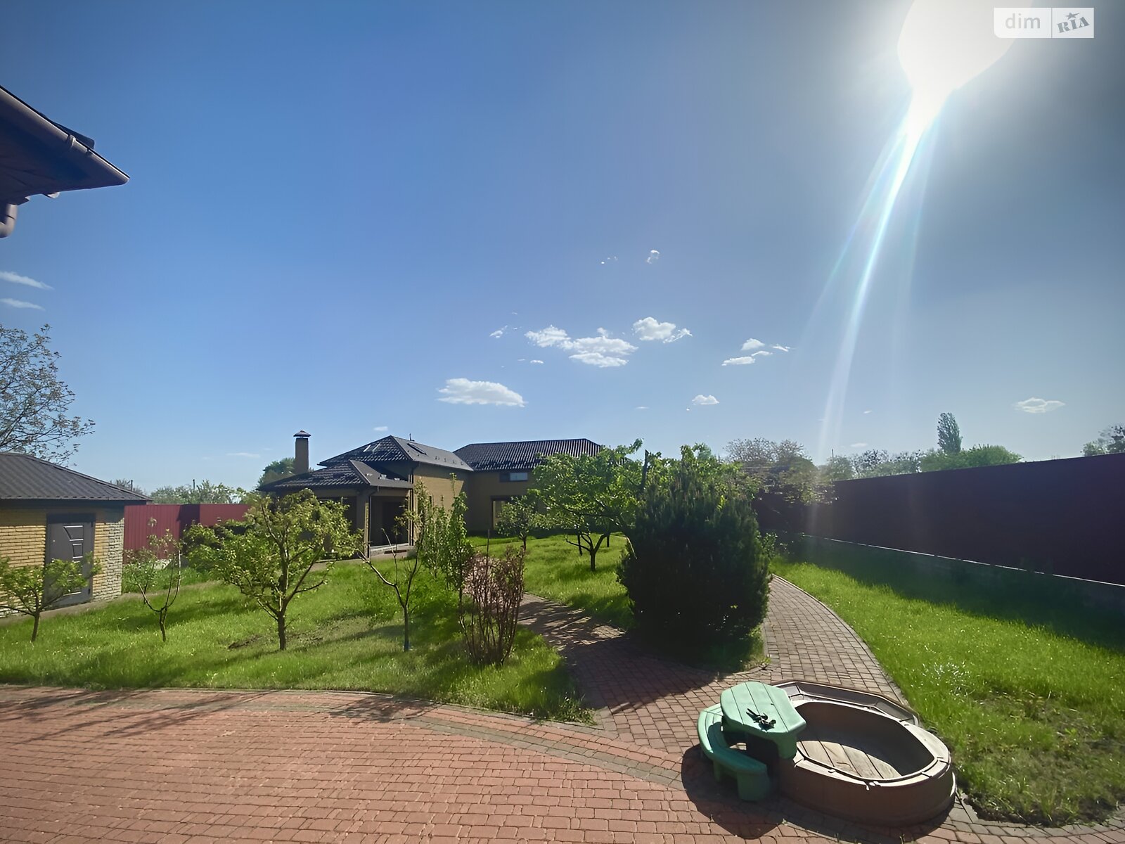 двоповерховий будинок з гаражем, 390 кв. м, цегла. Продаж у Личанці фото 1 двоповерховий будинок з гаражем, 390 кв. м, цегла. Продаж у Личанці фото 1