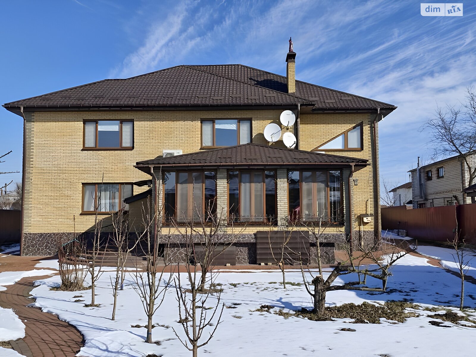 двухэтажный дом с верандой, 720 кв. м, кирпич. Продажа в Личанке фото 1 двухэтажный дом с верандой, 720 кв. м, кирпич. Продажа в Личанке фото 1