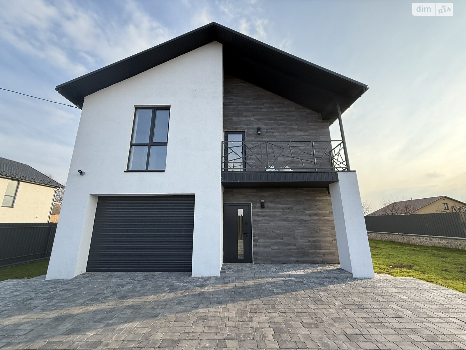 двухэтажный дом с гаражом, 220 кв. м, газобетон. Продажа в Лысогоре фото 1 двухэтажный дом с гаражом, 220 кв. м, газобетон. Продажа в Лысогоре фото 1