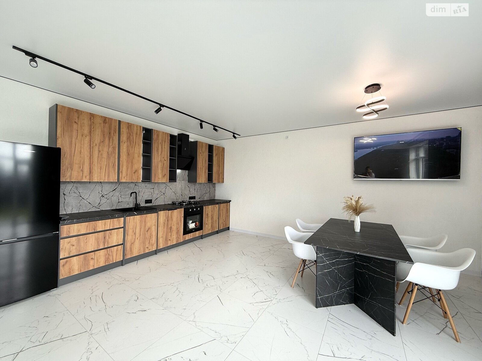 двухэтажный дом с гаражом, 220 кв. м, газобетон. Продажа в Лысогоре фото 1 двухэтажный дом с гаражом, 220 кв. м, газобетон. Продажа в Лысогоре фото 1