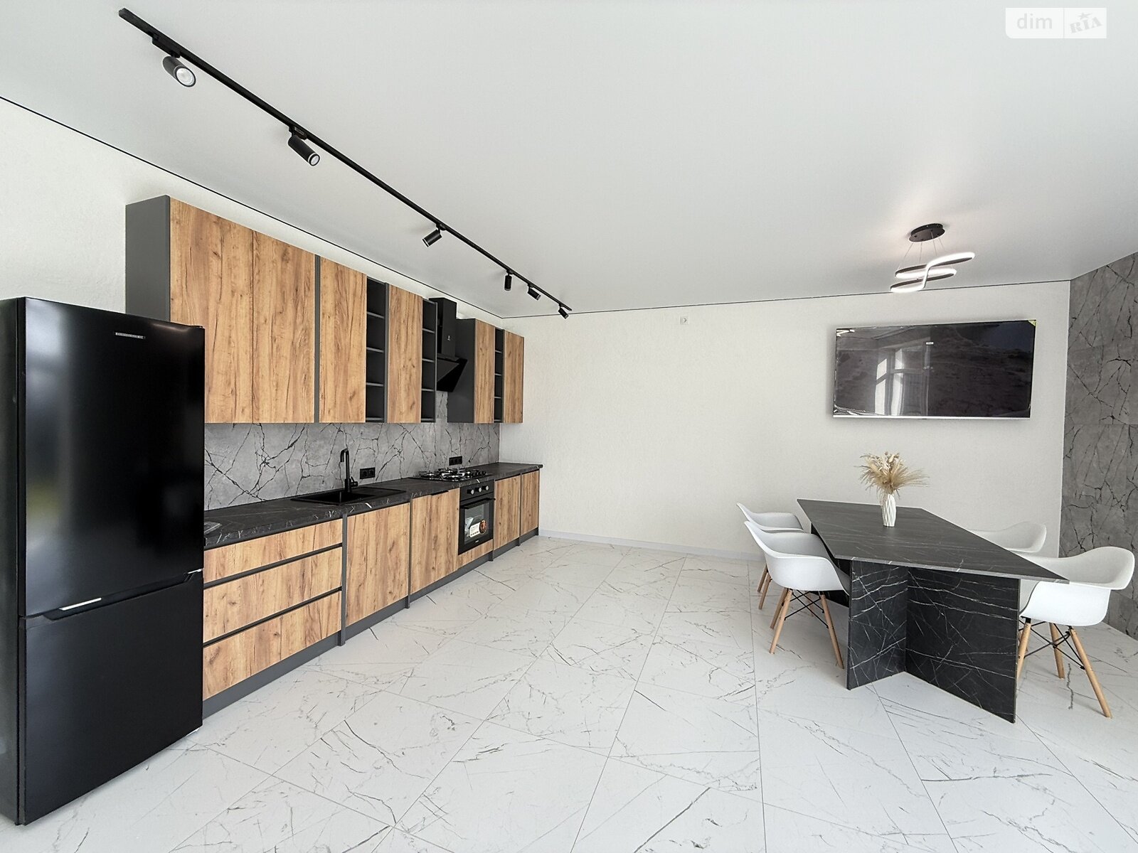 двухэтажный дом с гаражом, 220 кв. м, газобетон. Продажа в Лысогоре фото 1 двухэтажный дом с гаражом, 220 кв. м, газобетон. Продажа в Лысогоре фото 1