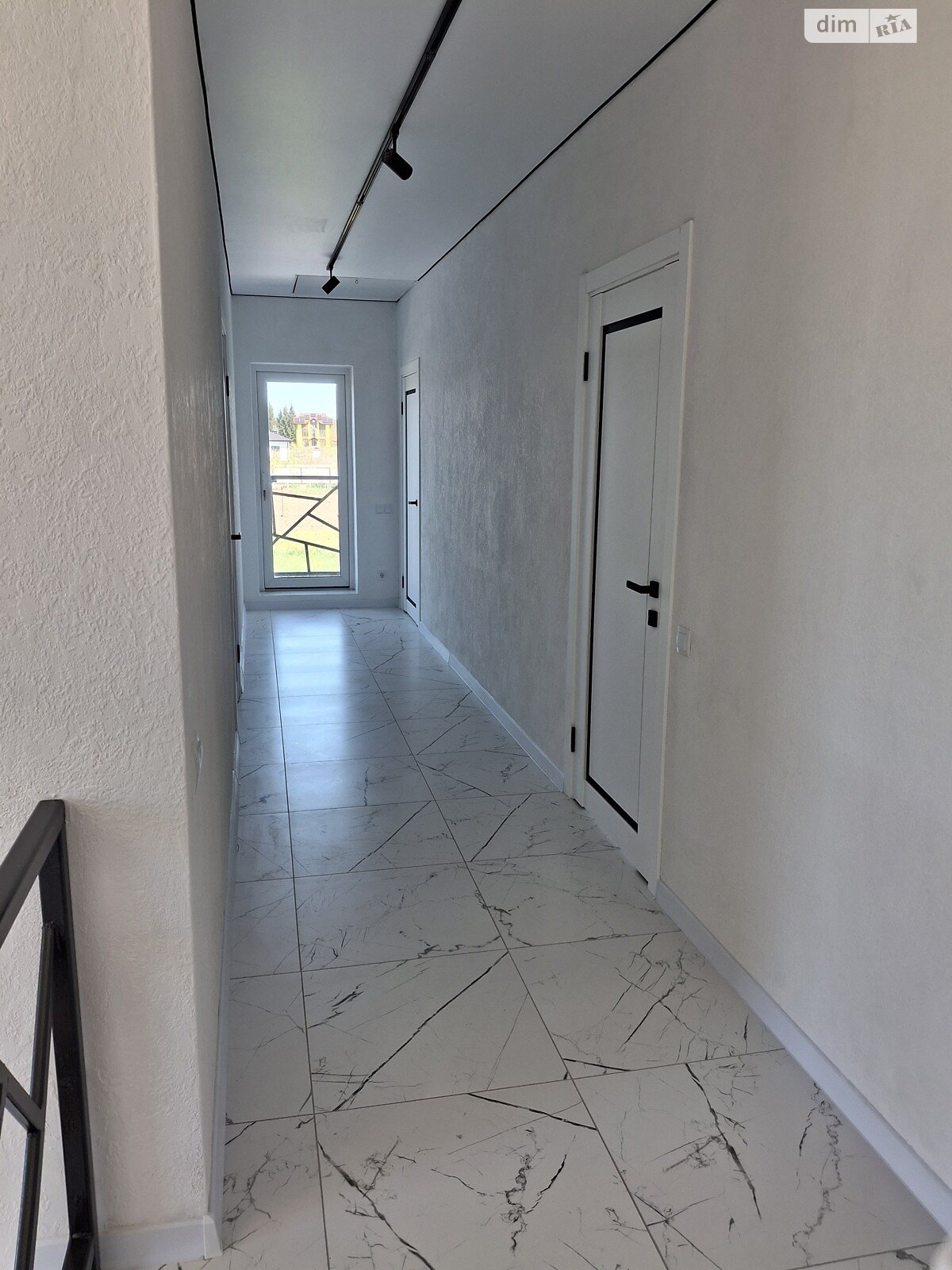 двухэтажный дом с гаражом, 220 кв. м, газобетон. Продажа в Лысогоре фото 1 двухэтажный дом с гаражом, 220 кв. м, газобетон. Продажа в Лысогоре фото 1