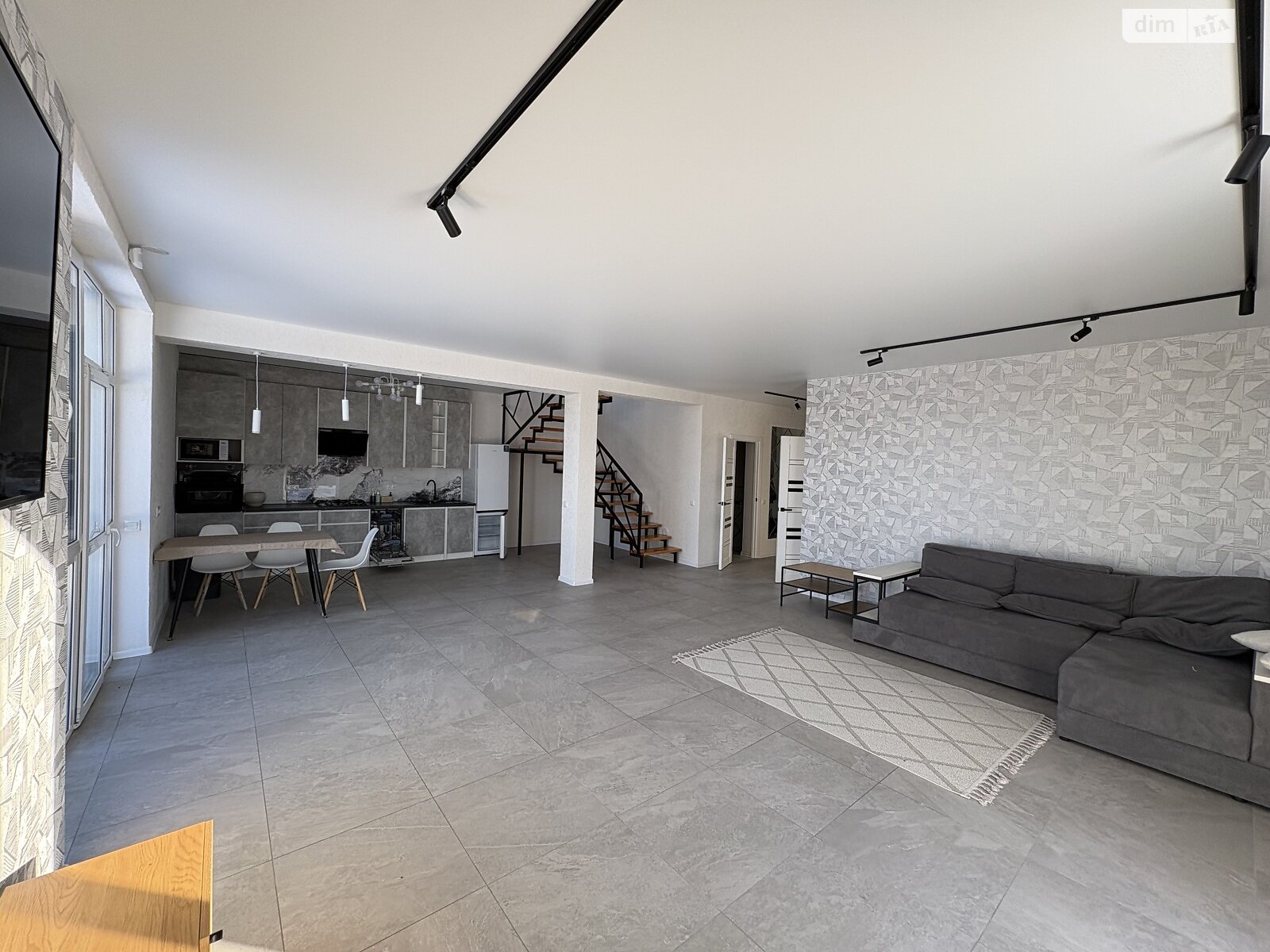 двухэтажный дом, 220 кв. м, газобетон. Продажа в Лысогоре фото 1