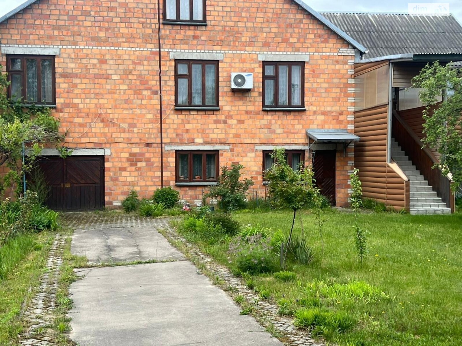 триповерховий будинок з гаражем, 300 кв. м, цегла. Продаж в Любешеві, район Любешів фото 1 триповерховий будинок з гаражем, 300 кв. м, цегла. Продаж в Любешеві, район Любешів фото 1