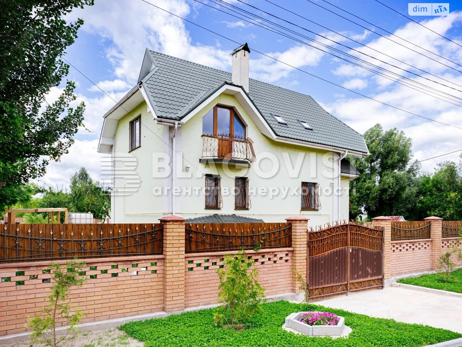 двухэтажный дом с гаражом, 212 кв. м, кирпич. Продажа в Любимовке фото 1 двухэтажный дом с гаражом, 212 кв. м, кирпич. Продажа в Любимовке фото 1