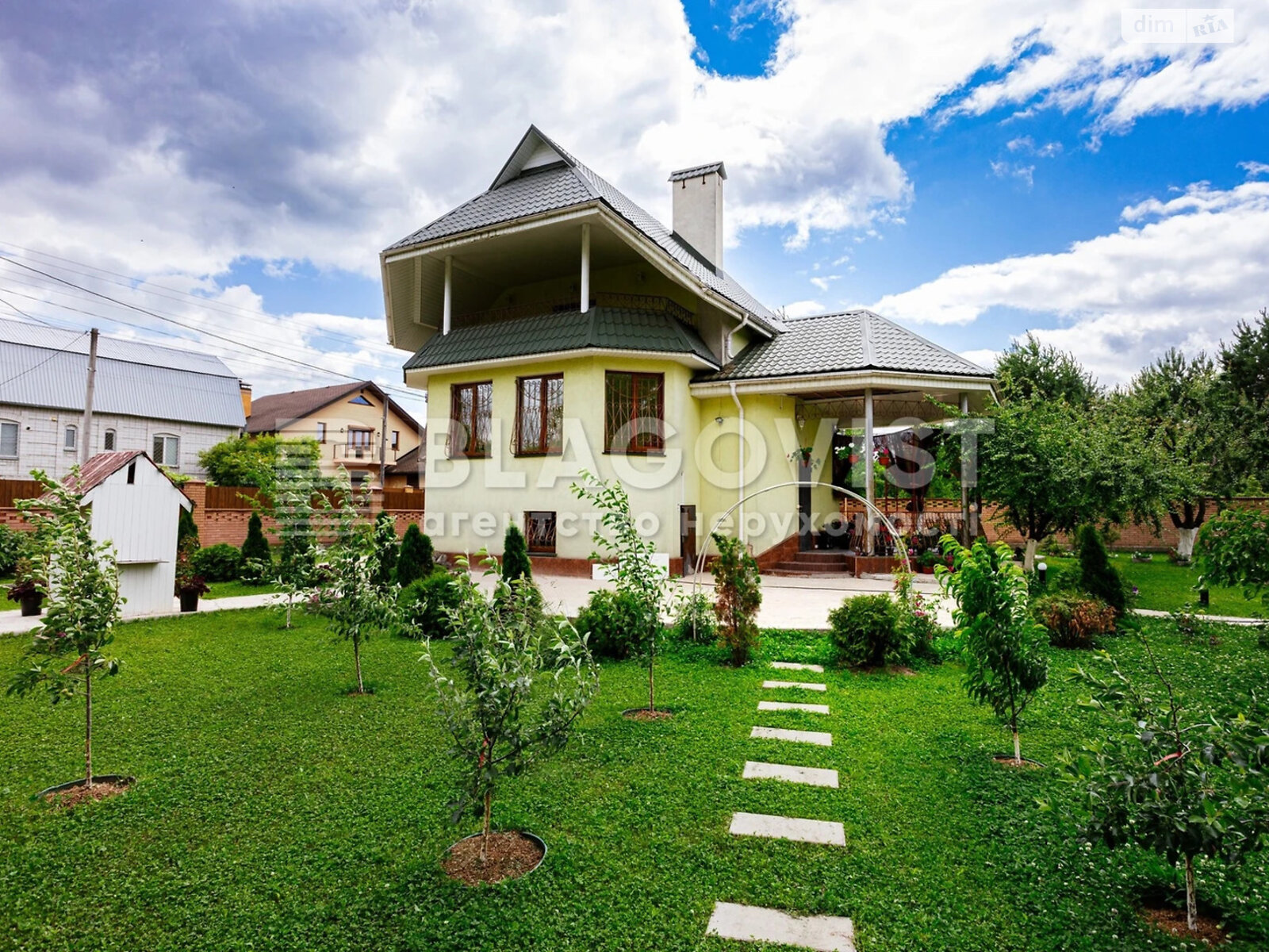 двухэтажный дом с гаражом, 212 кв. м, кирпич. Продажа в Любимовке фото 1 двухэтажный дом с гаражом, 212 кв. м, кирпич. Продажа в Любимовке фото 1