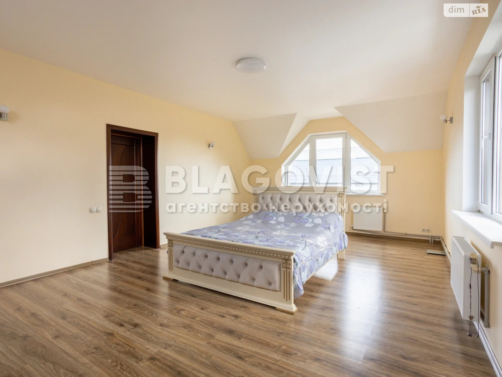 двухэтажный дом с гаражом, 212 кв. м, кирпич. Продажа в Любимовке фото 1 двухэтажный дом с гаражом, 212 кв. м, кирпич. Продажа в Любимовке фото 1