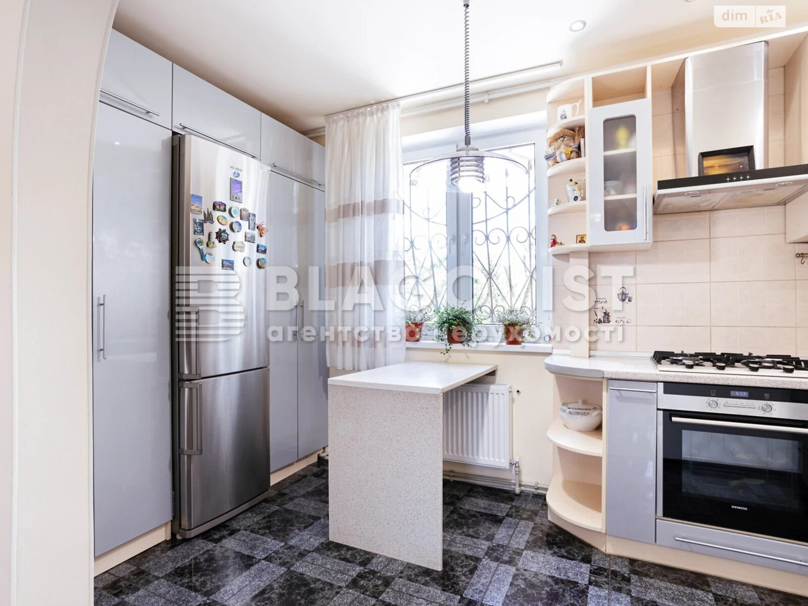 двухэтажный дом с гаражом, 212 кв. м, кирпич. Продажа в Любимовке фото 1 двухэтажный дом с гаражом, 212 кв. м, кирпич. Продажа в Любимовке фото 1