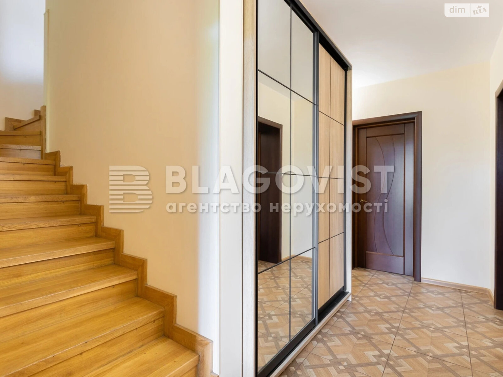 двухэтажный дом с гаражом, 212 кв. м, кирпич. Продажа в Любимовке фото 1 двухэтажный дом с гаражом, 212 кв. м, кирпич. Продажа в Любимовке фото 1