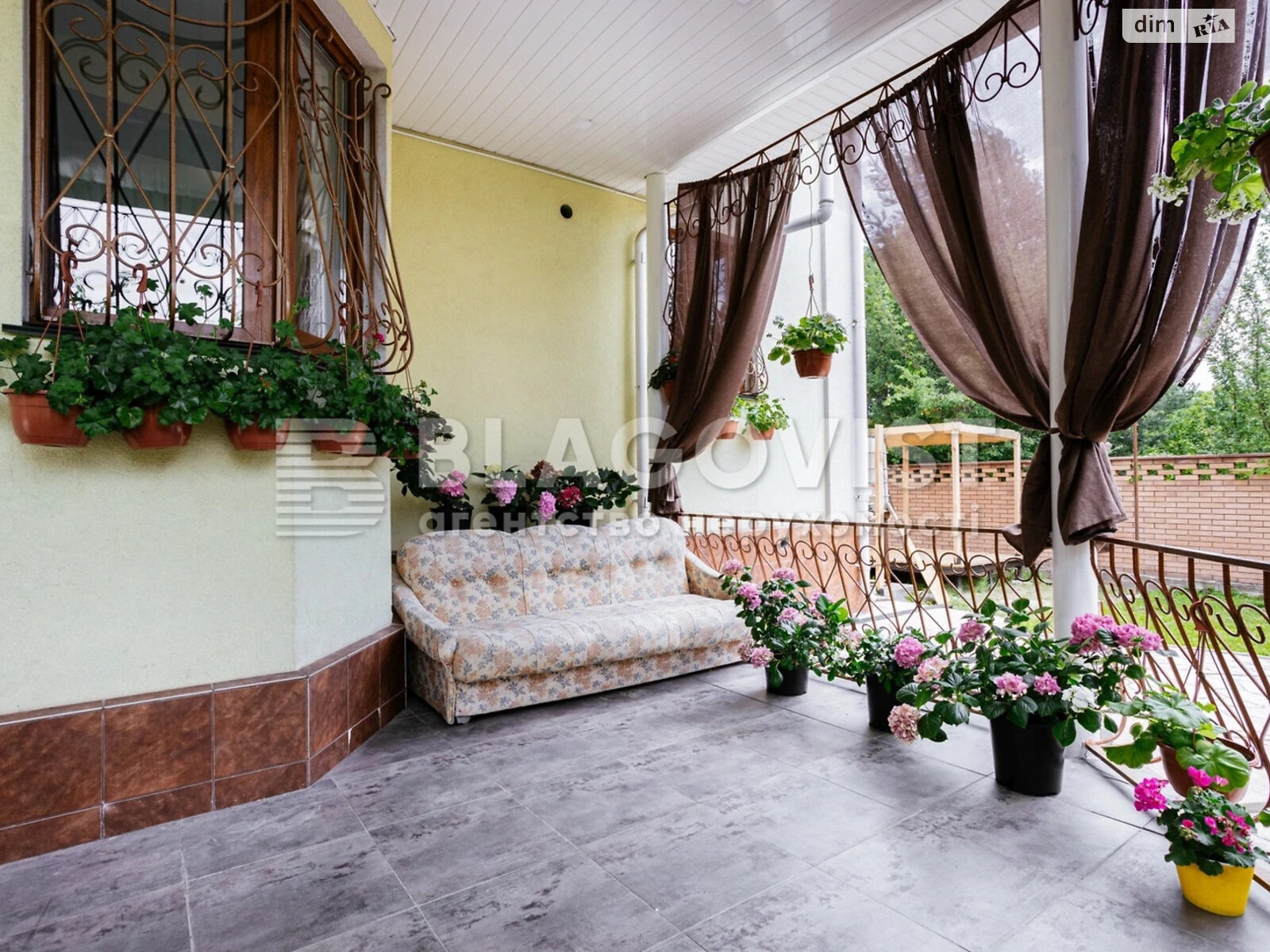 двухэтажный дом с гаражом, 212 кв. м, кирпич. Продажа в Любимовке фото 1 двухэтажный дом с гаражом, 212 кв. м, кирпич. Продажа в Любимовке фото 1