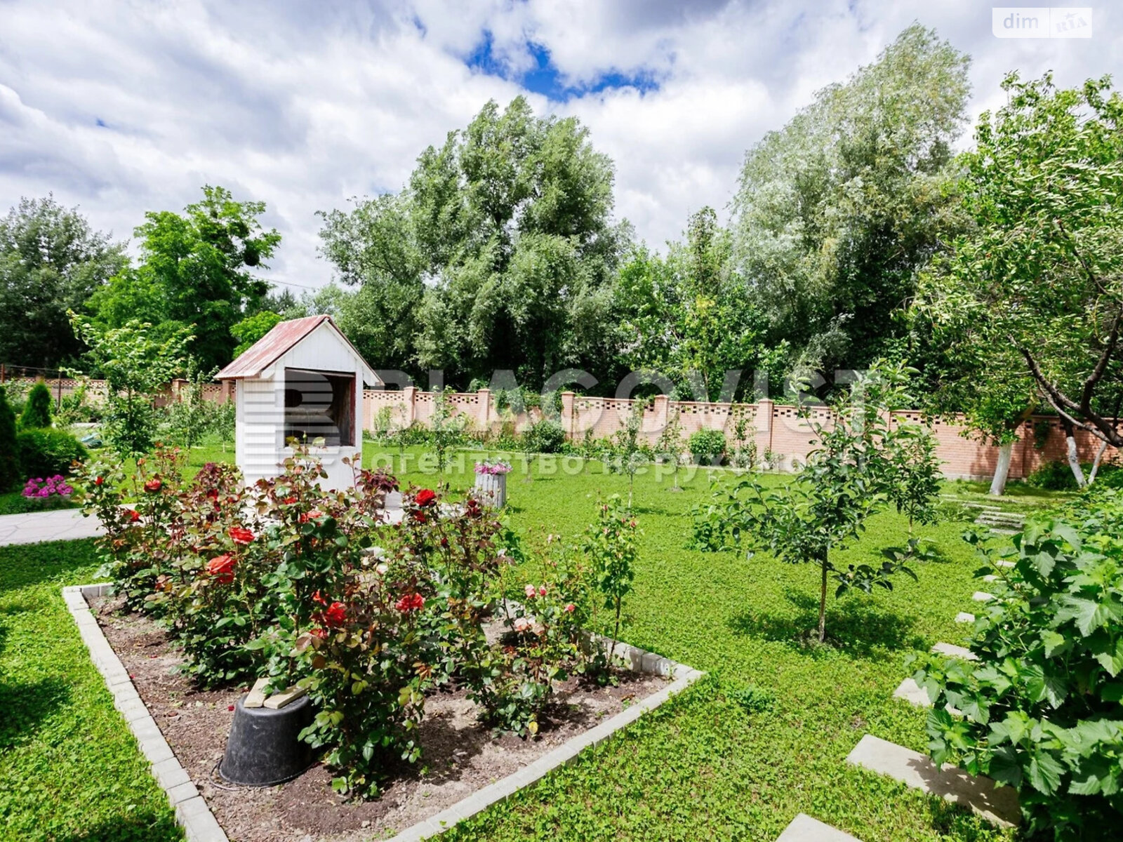 двухэтажный дом с гаражом, 212 кв. м, кирпич. Продажа в Любимовке фото 1 двухэтажный дом с гаражом, 212 кв. м, кирпич. Продажа в Любимовке фото 1
