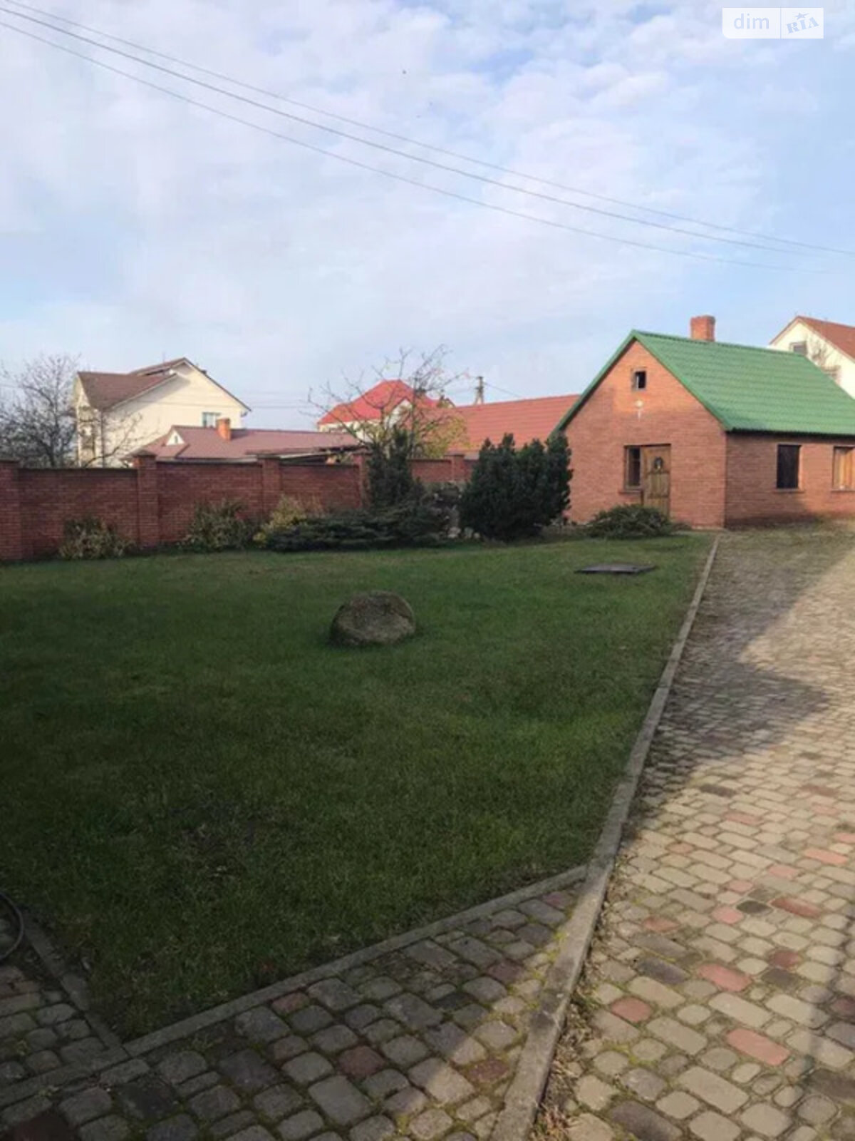 триповерховий будинок з опаленням, 255 кв. м, цегла. Продаж у Любомлі фото 1 триповерховий будинок з опаленням, 255 кв. м, цегла. Продаж у Любомлі фото 1