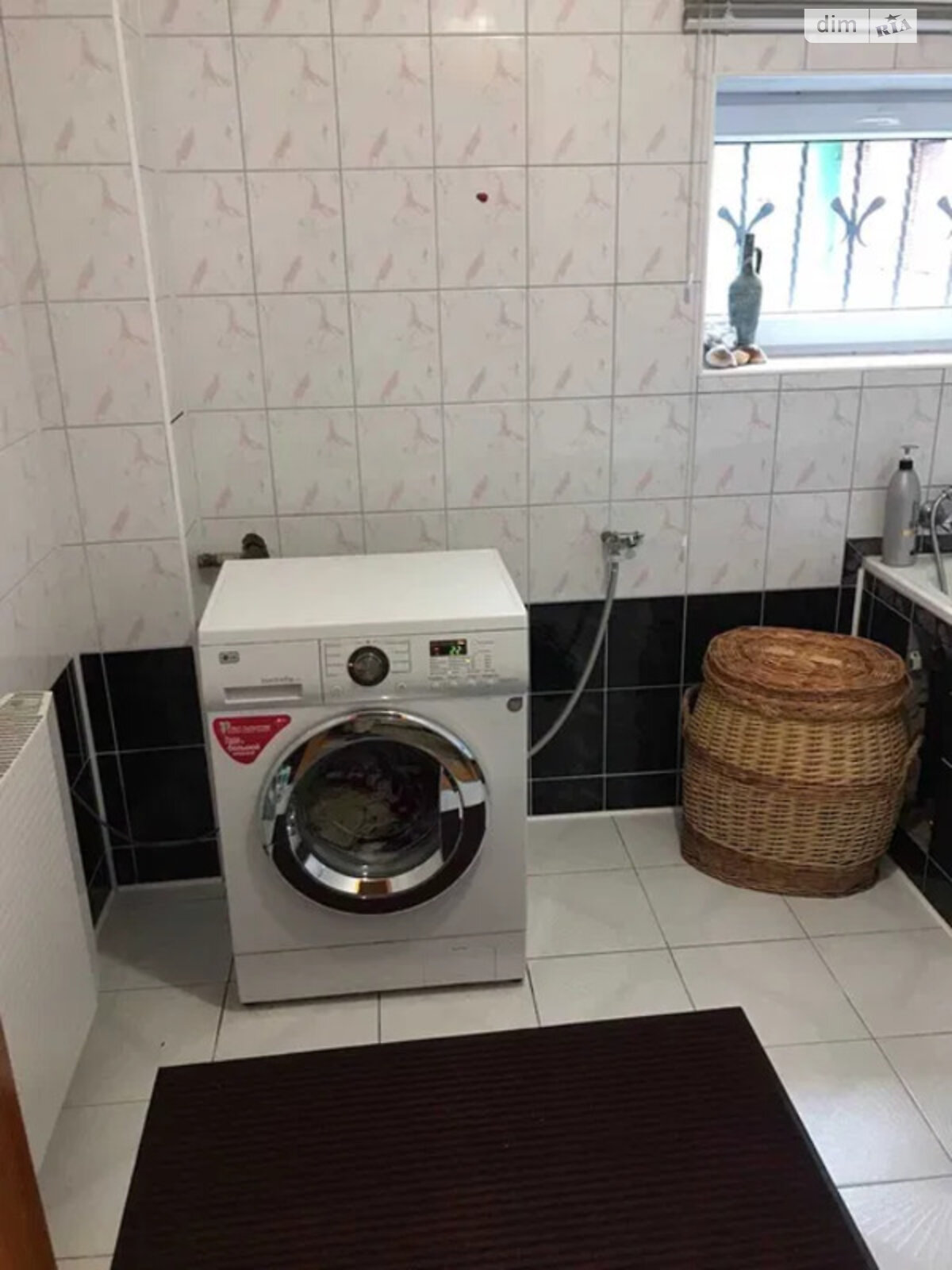 триповерховий будинок з опаленням, 255 кв. м, цегла. Продаж у Любомлі фото 1 триповерховий будинок з опаленням, 255 кв. м, цегла. Продаж у Любомлі фото 1
