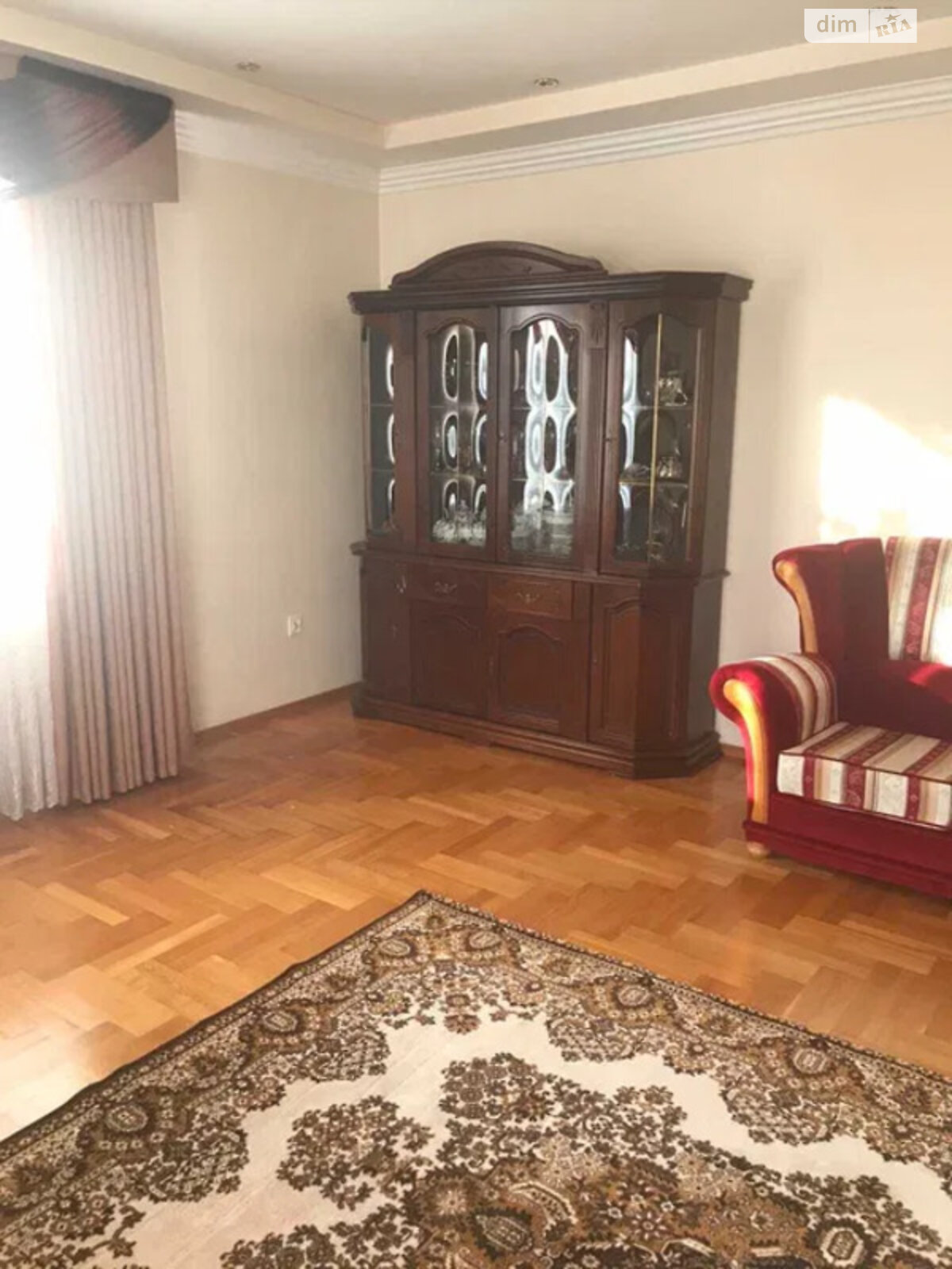 триповерховий будинок з опаленням, 255 кв. м, цегла. Продаж у Любомлі фото 1 триповерховий будинок з опаленням, 255 кв. м, цегла. Продаж у Любомлі фото 1