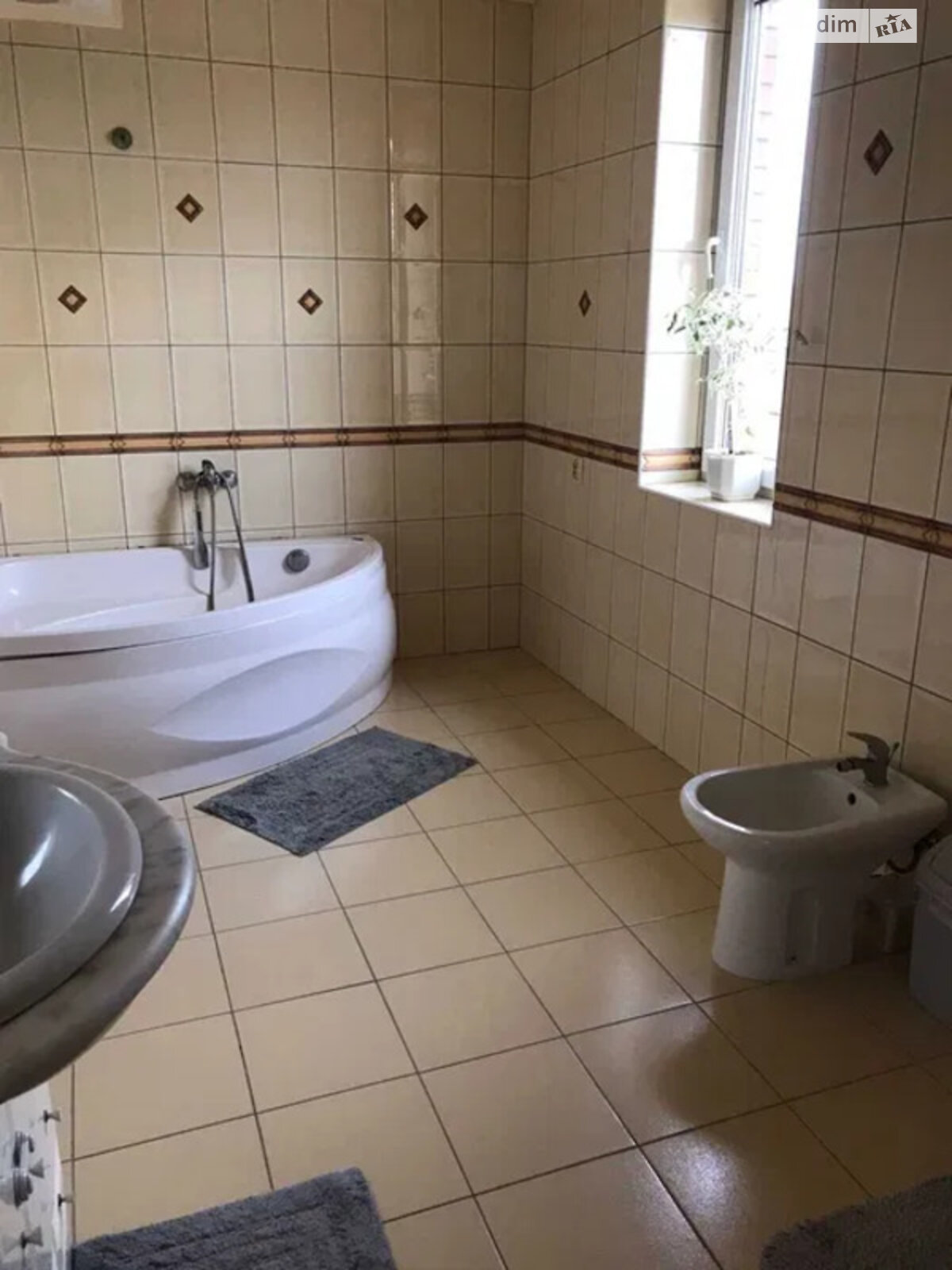 триповерховий будинок з опаленням, 255 кв. м, цегла. Продаж у Любомлі фото 1 триповерховий будинок з опаленням, 255 кв. м, цегла. Продаж у Любомлі фото 1