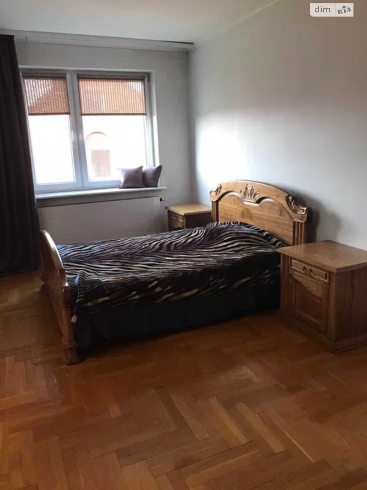 триповерховий будинок з опаленням, 255 кв. м, цегла. Продаж у Любомлі фото 1 триповерховий будинок з опаленням, 255 кв. м, цегла. Продаж у Любомлі фото 1