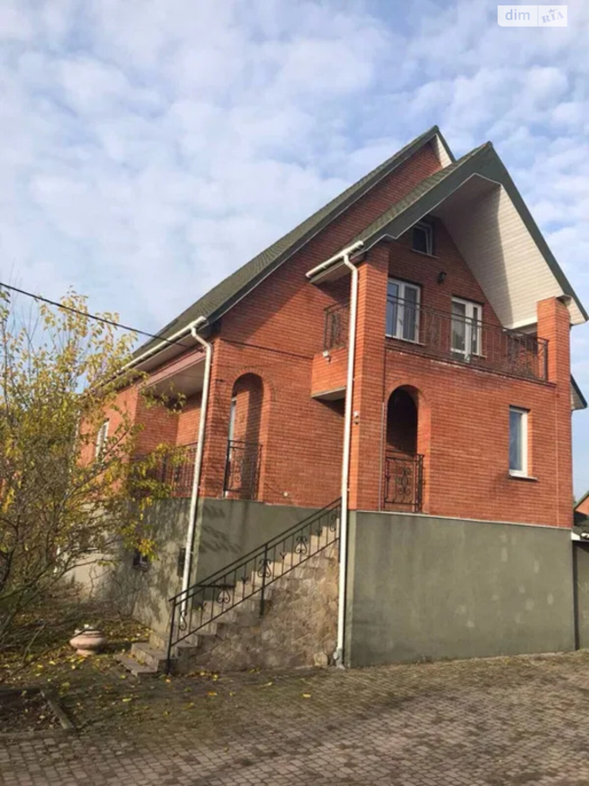триповерховий будинок з опаленням, 255 кв. м, цегла. Продаж у Любомлі фото 1 триповерховий будинок з опаленням, 255 кв. м, цегла. Продаж у Любомлі фото 1
