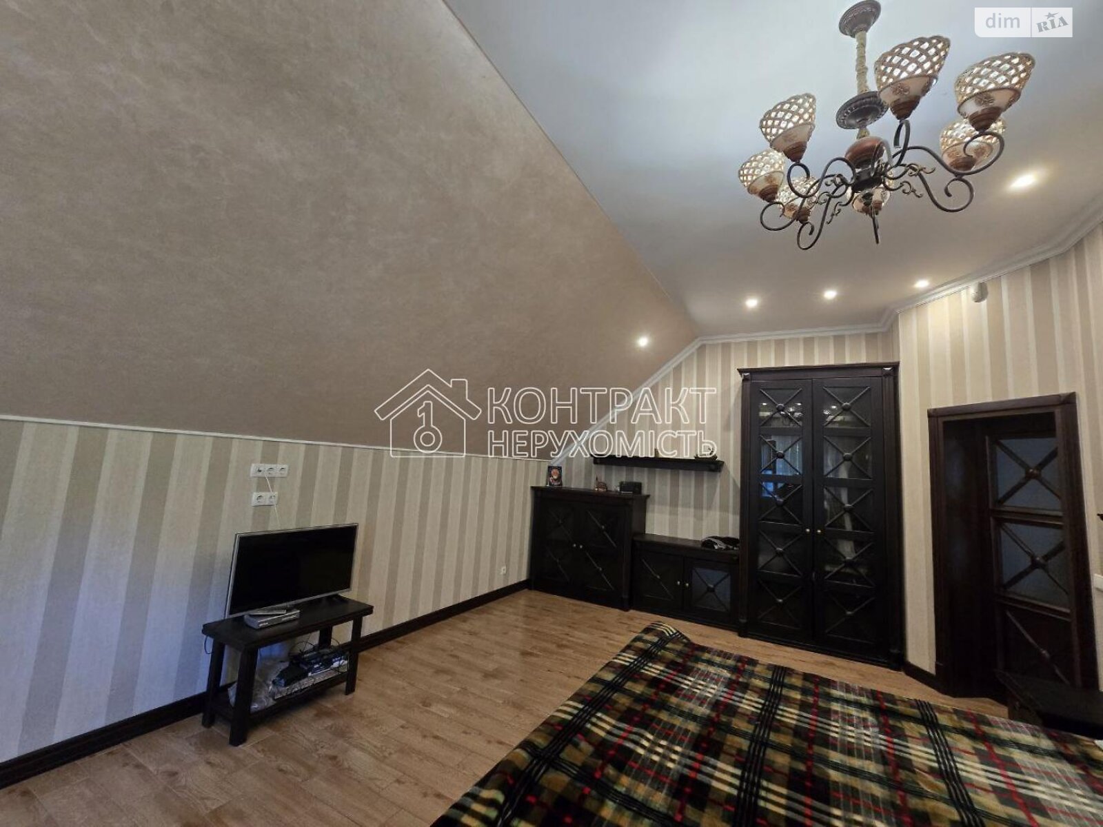 двоповерховий будинок, 199 кв. м, кирпич. Продаж у Люботині фото 1 двоповерховий будинок, 199 кв. м, кирпич. Продаж у Люботині фото 1